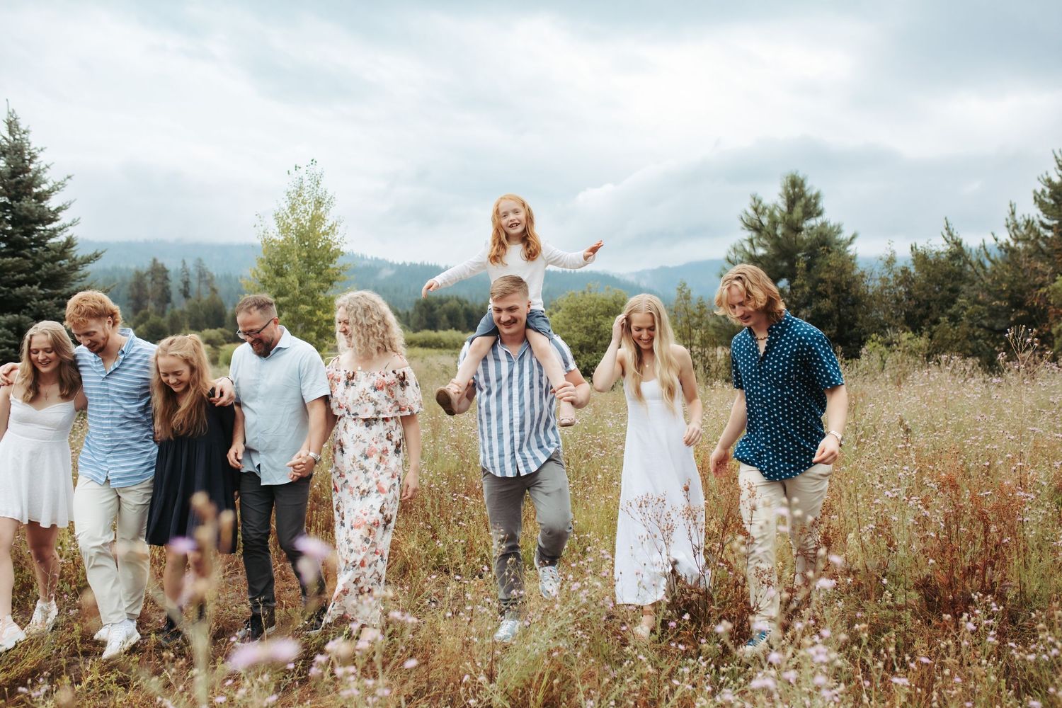 Extended family photoshoot in Cascade Idaho
