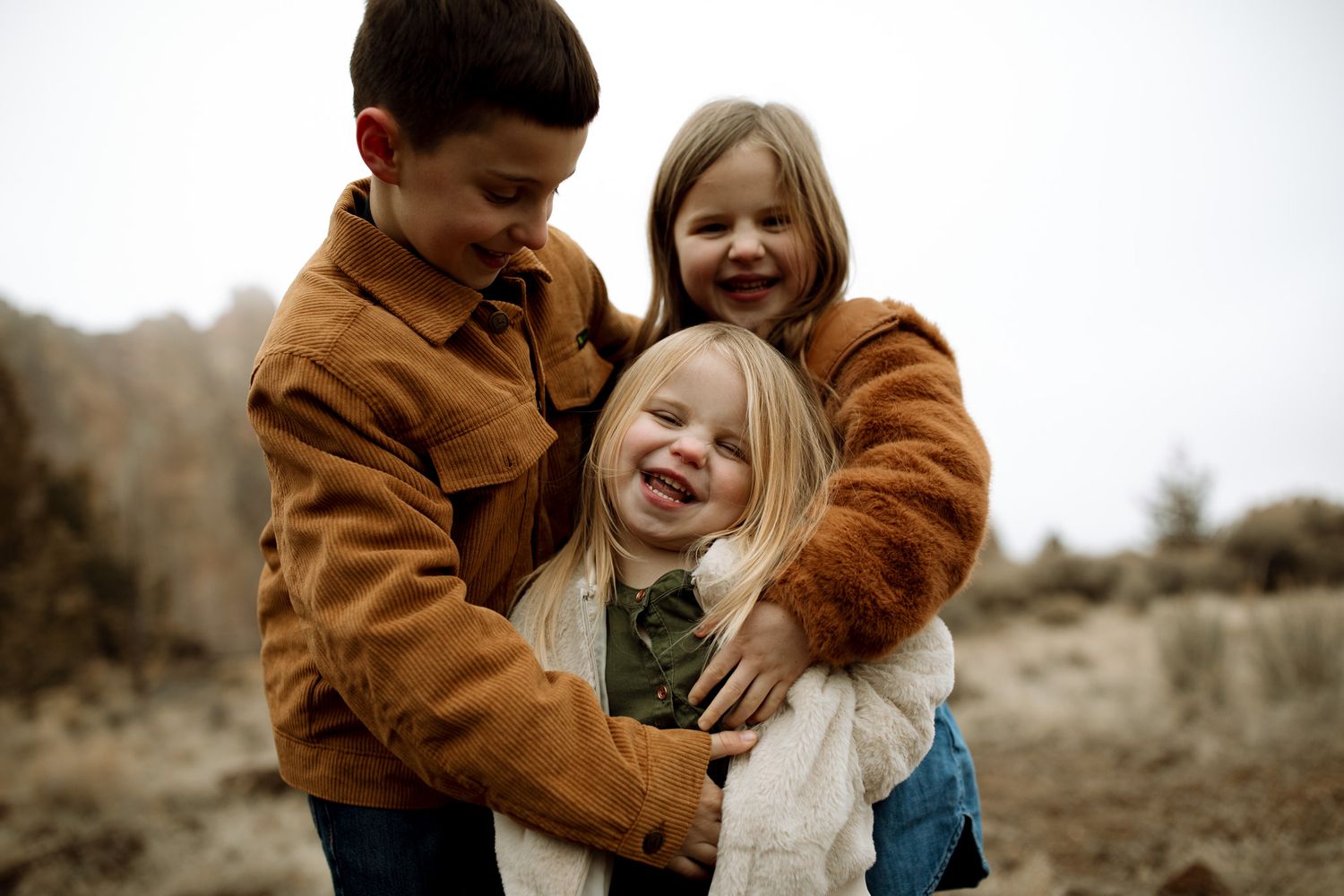 siblings for Family photoshoot in Redmond Oregon