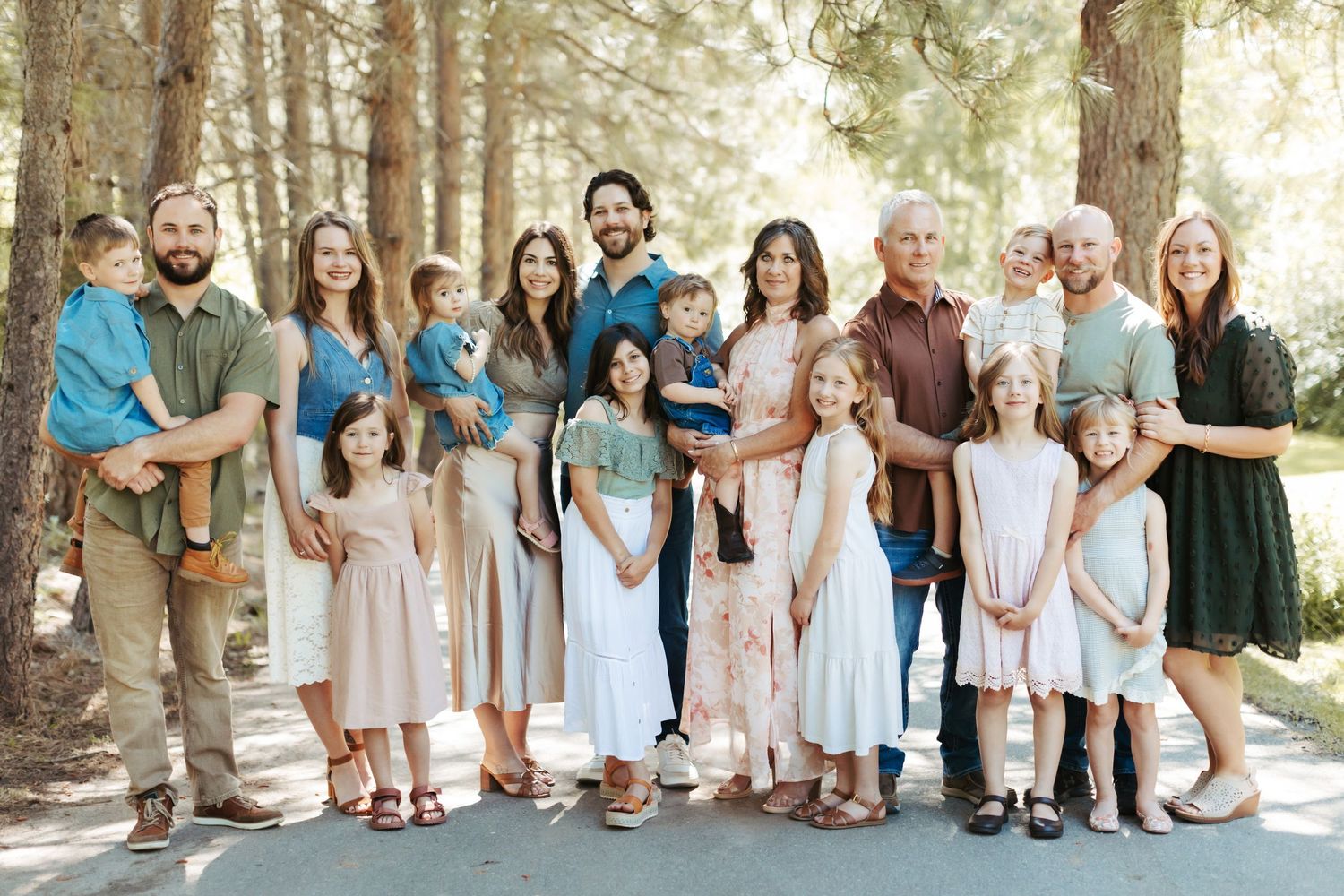 Large family photoshoot in Boise
