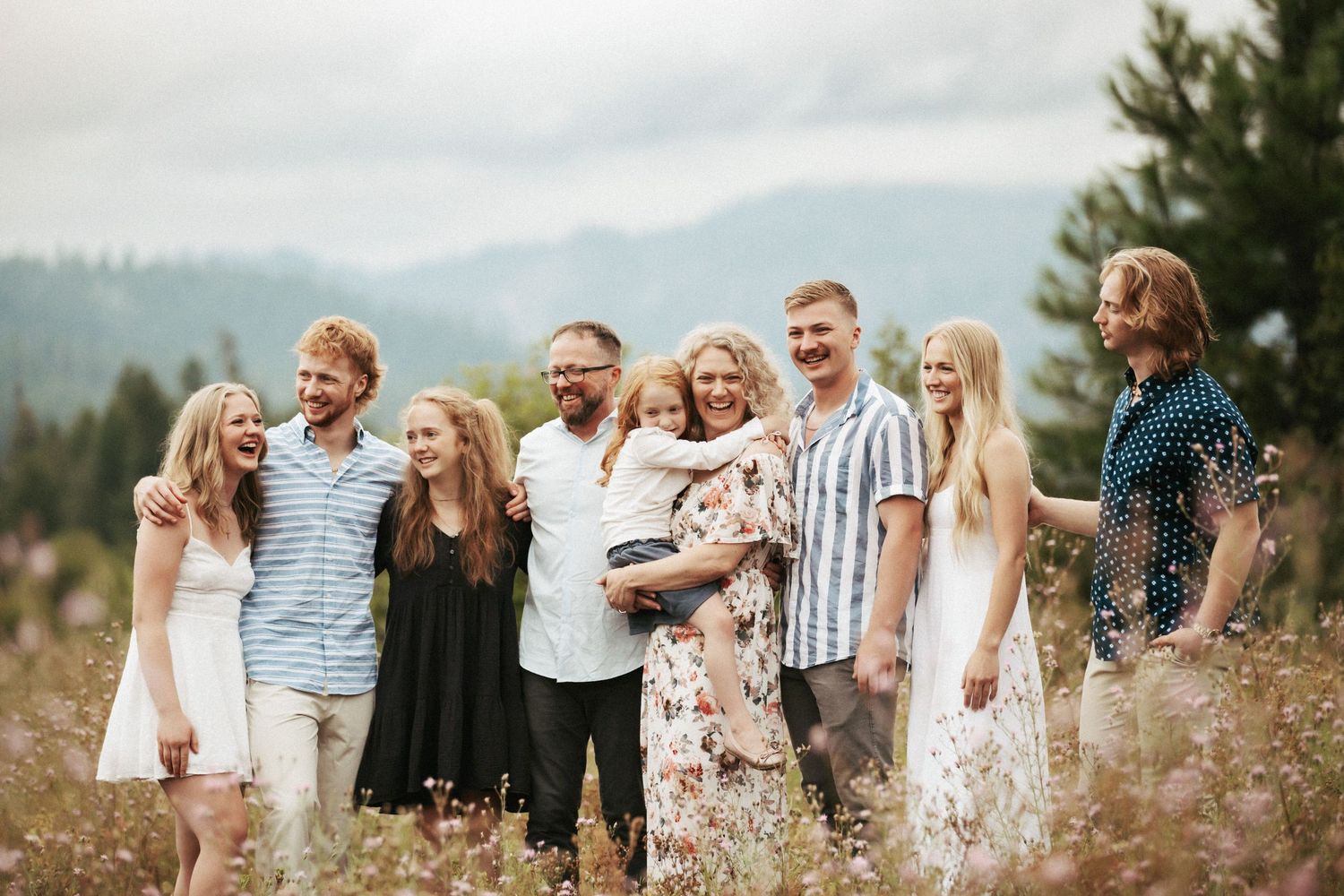 Large family photoshoot in Boise Idaho
