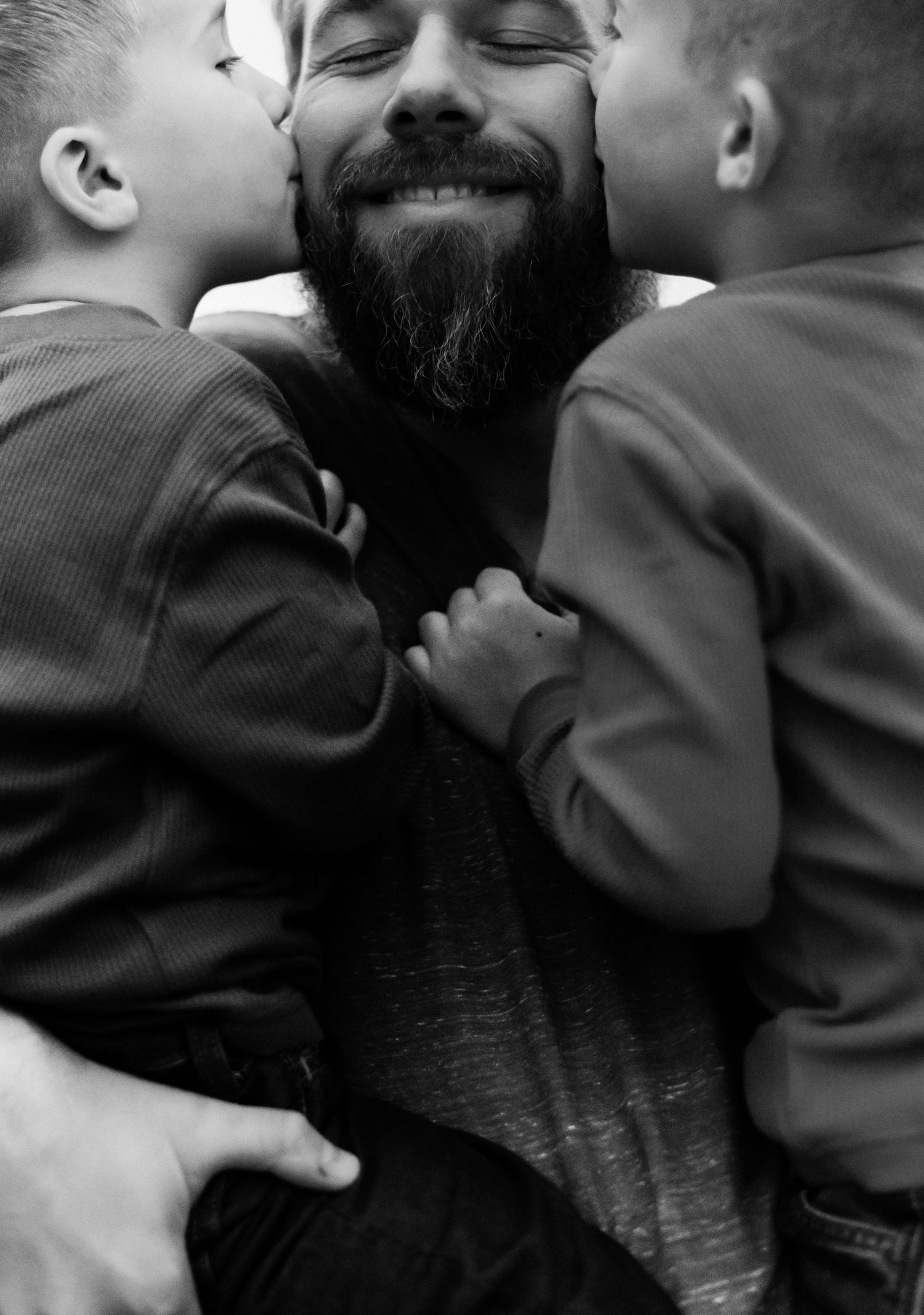 Family photoshoot outdoors in Boise