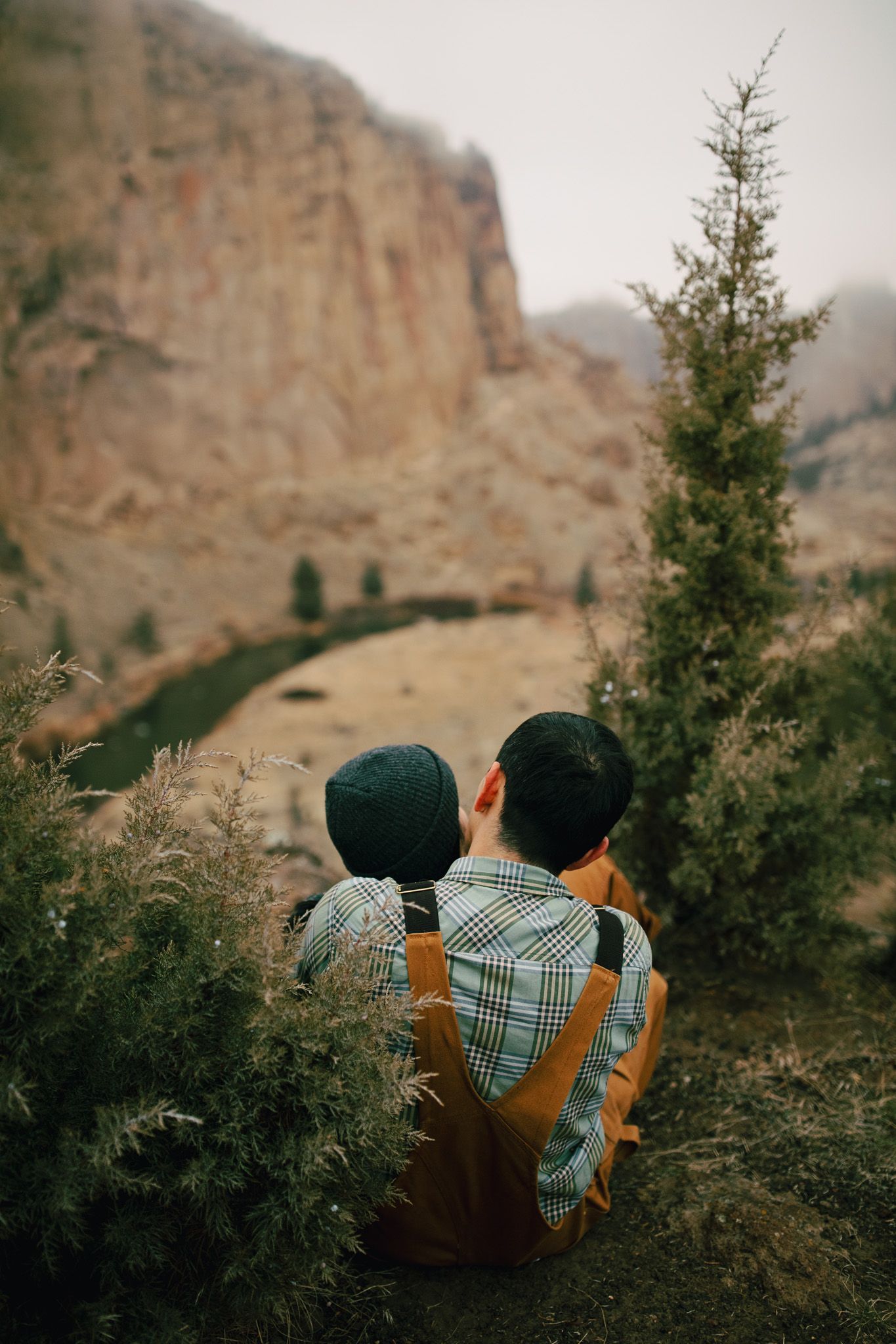 Couple snuggling closely for a photoshoot near Smith Rock Oregon