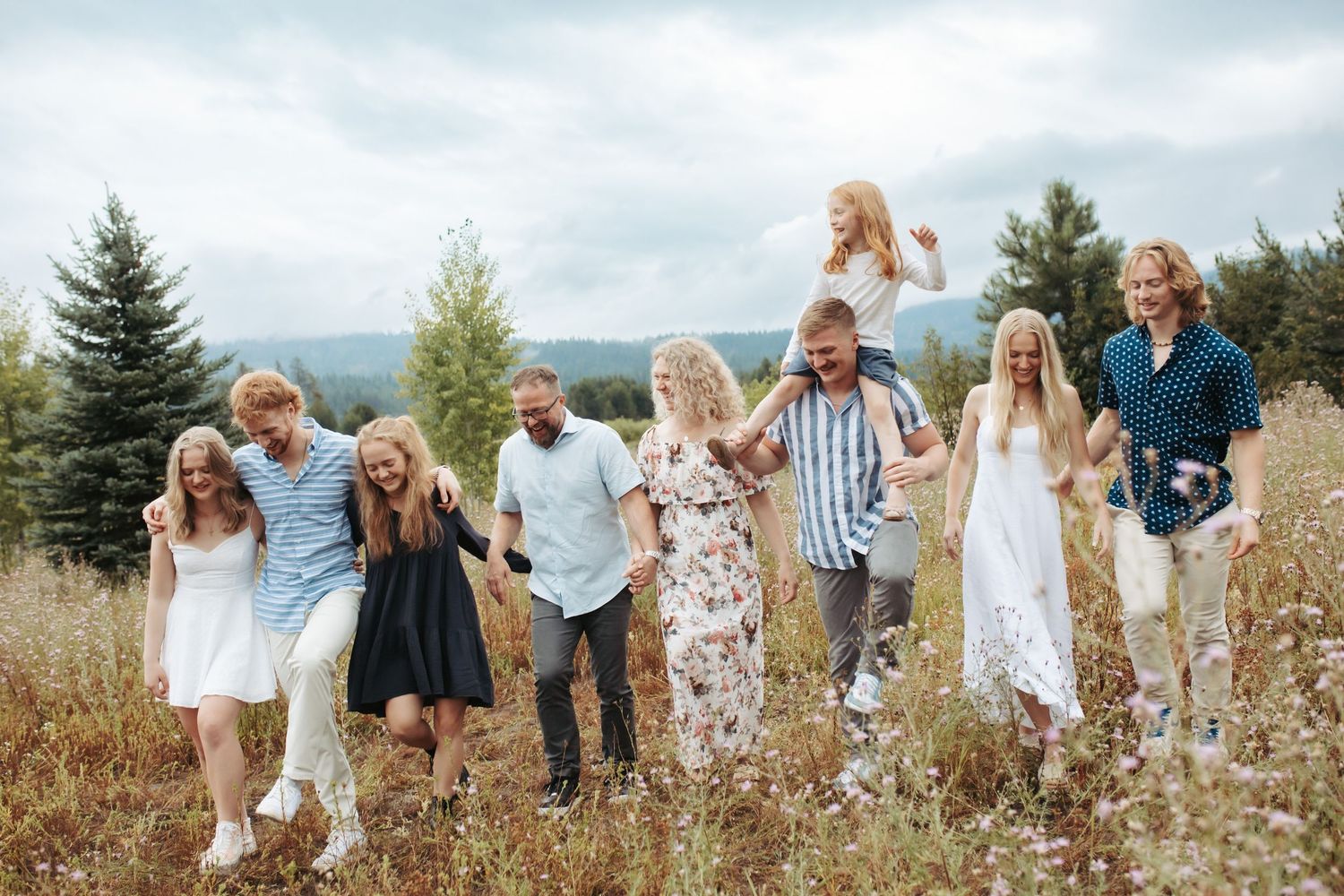 Extended family photoshoot in Cascade Idaho