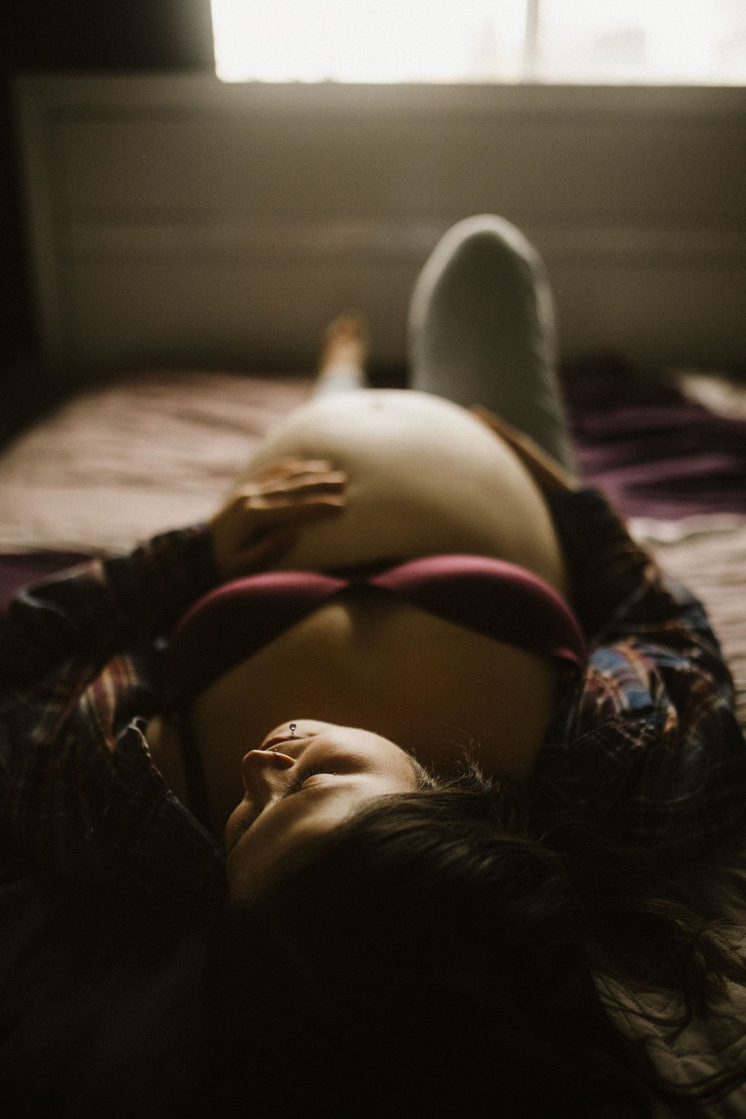 Maternity photoshoot in home in Nampa
