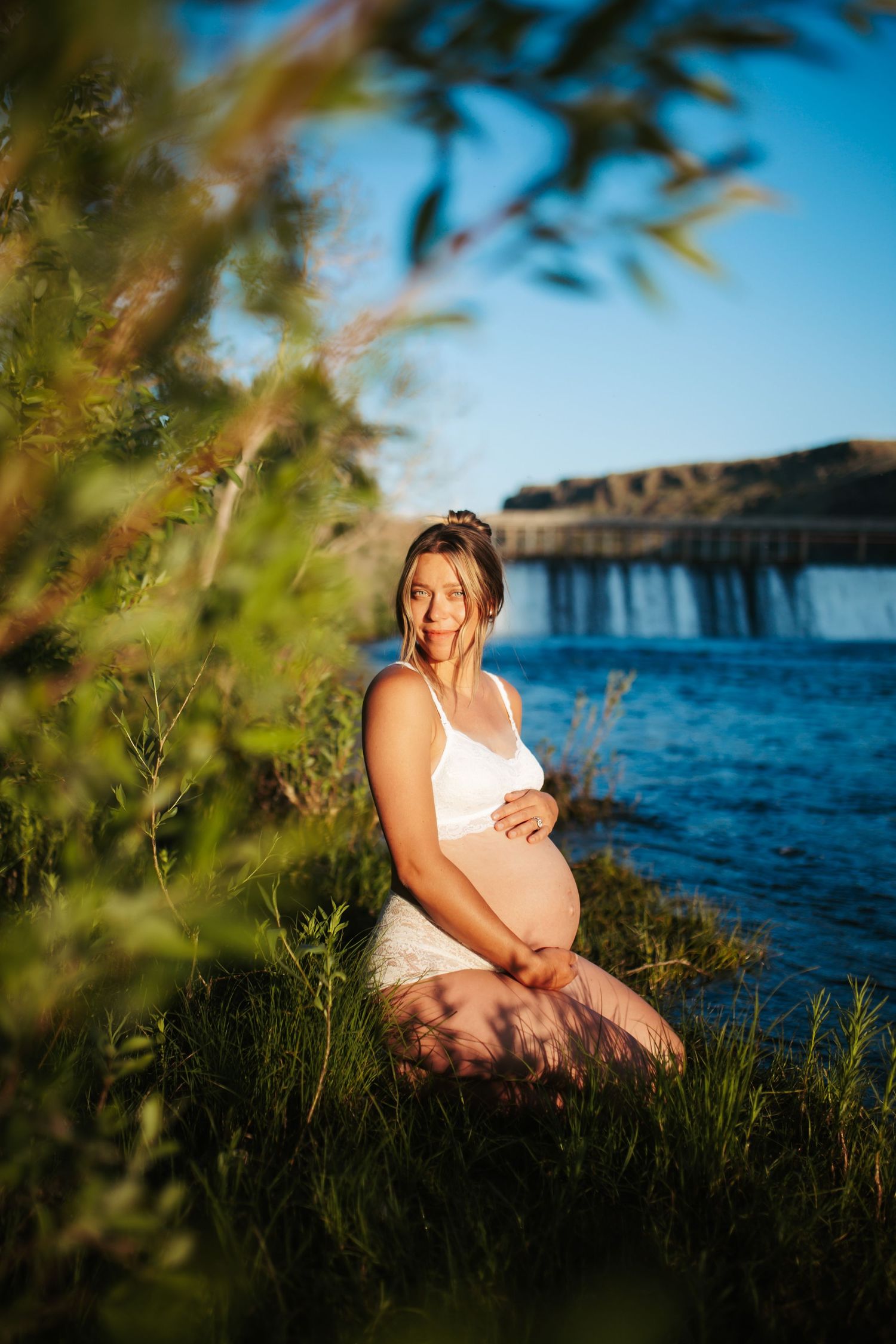 Artistic emotional image of a young woman for a maternity photoshoot along the Boise river
