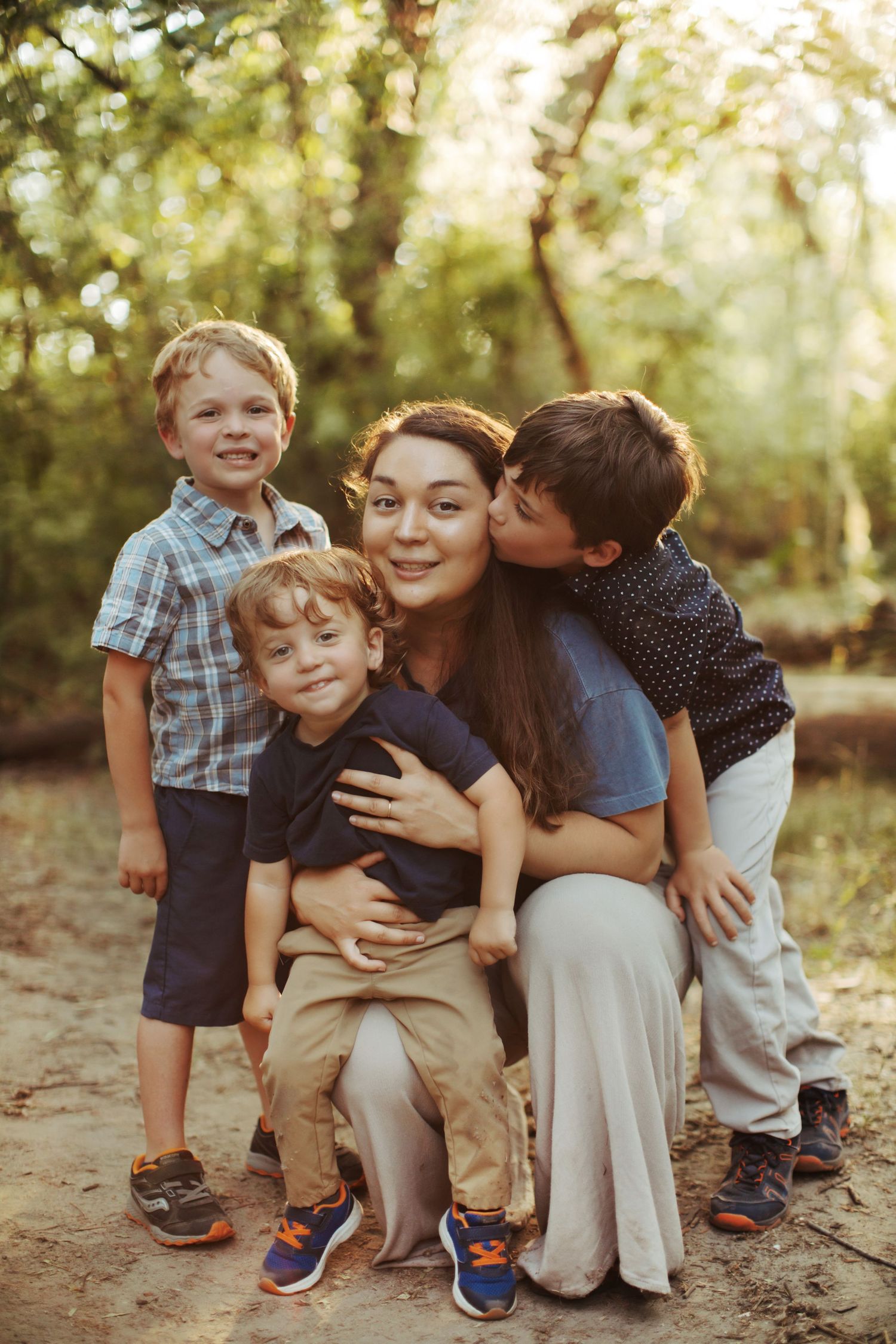 Family photoshoot in Eagle along the river
