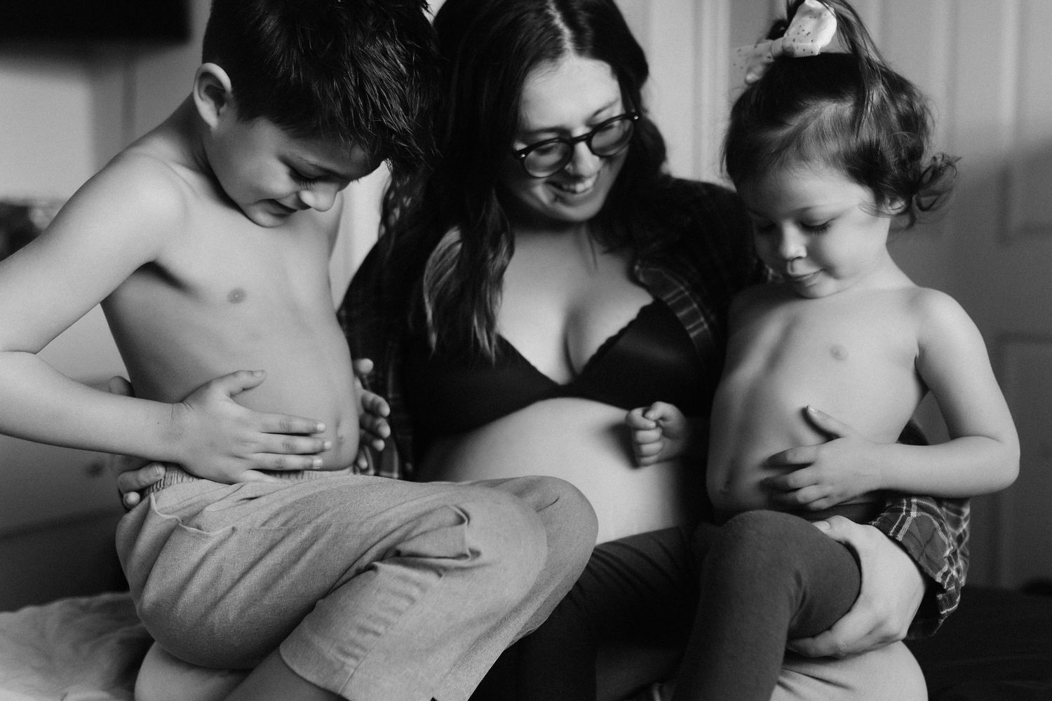 Maternity photoshoot in home in Nampa