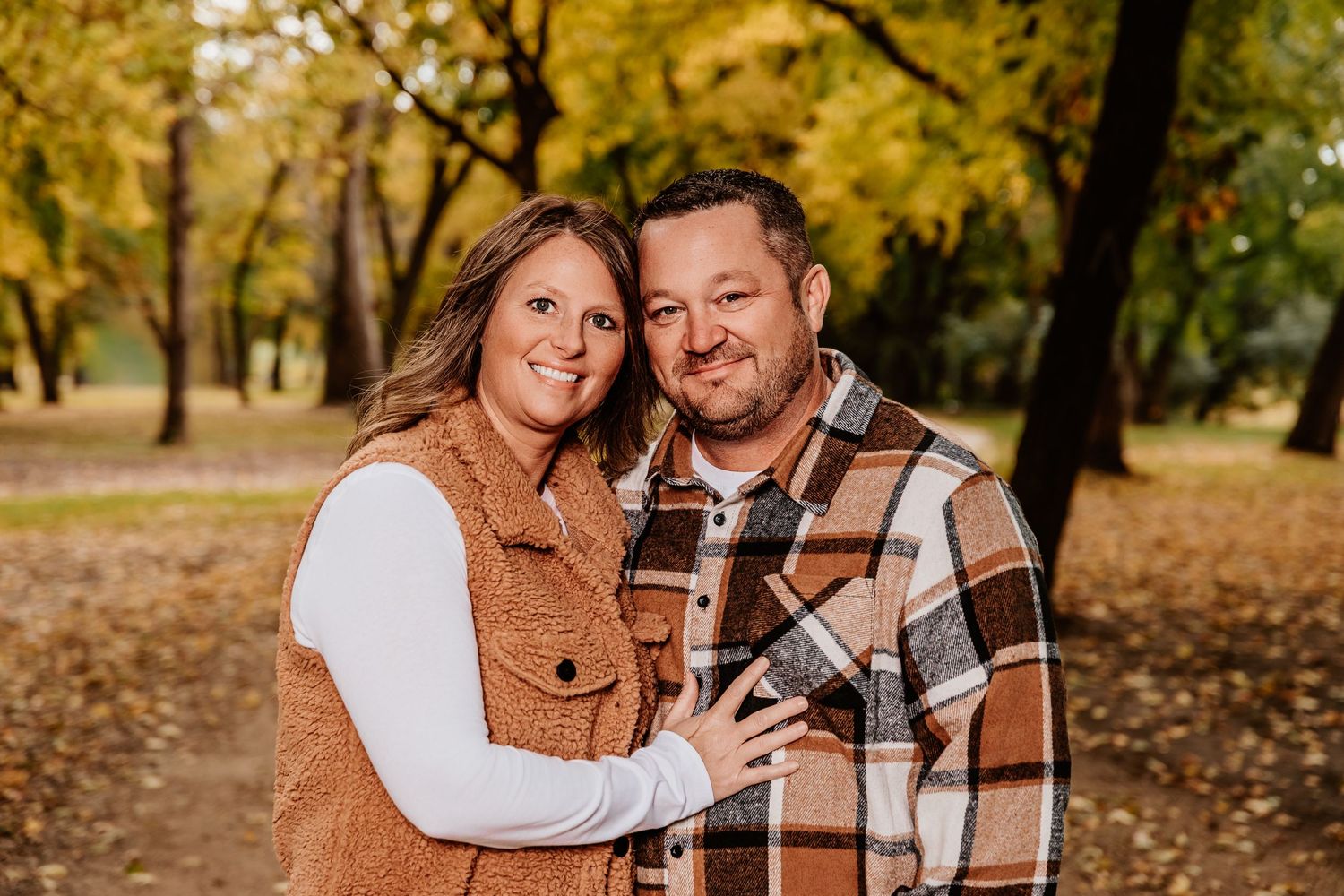 Casual outdoor autumn portrait session with warm tones and natural expressions.