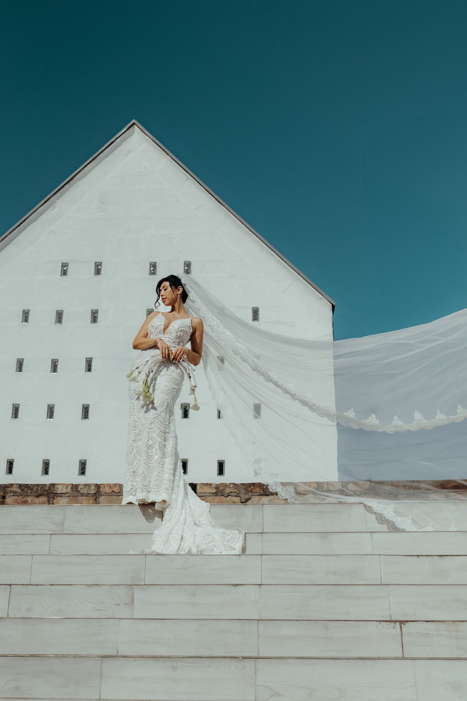 Bride holding bouquet during classic esküvői fotózás portrait.