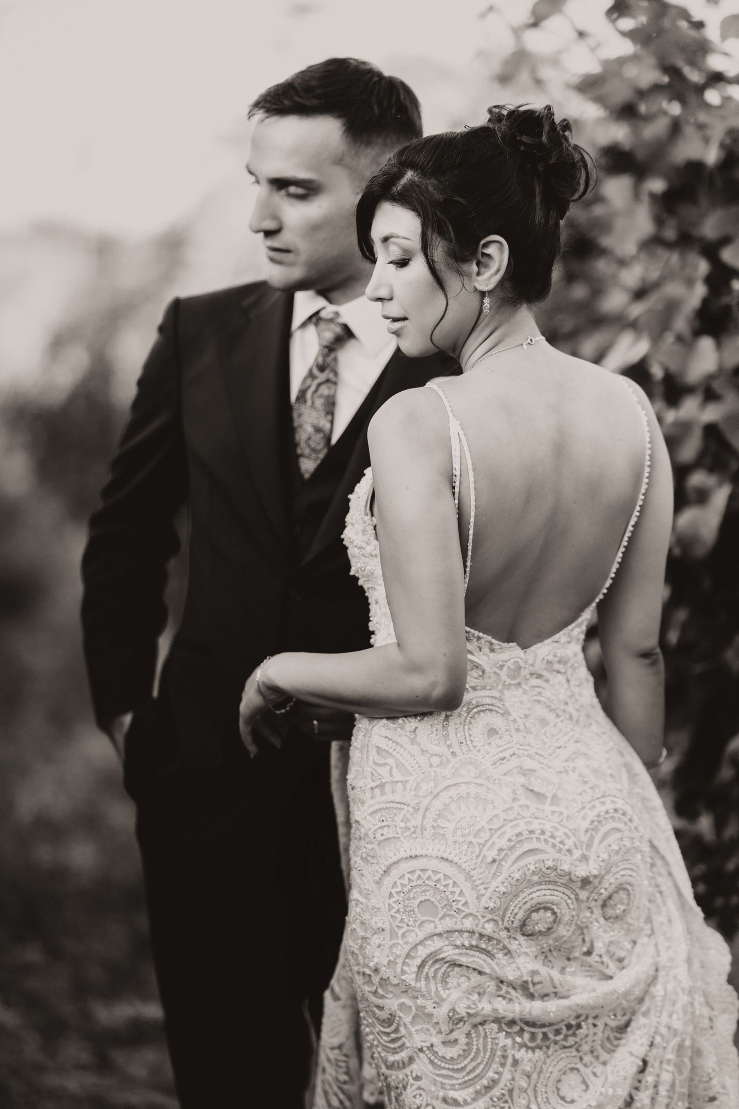 Soft and dreamy eljegyzési fotózás capturing authentic connection.