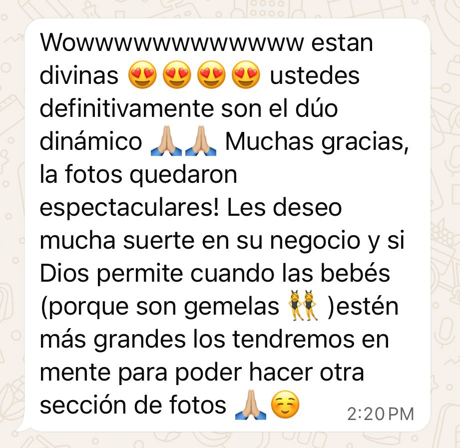 A series of Spanish text messages displayed in a mobile chat conversation with blue and white bubbles.