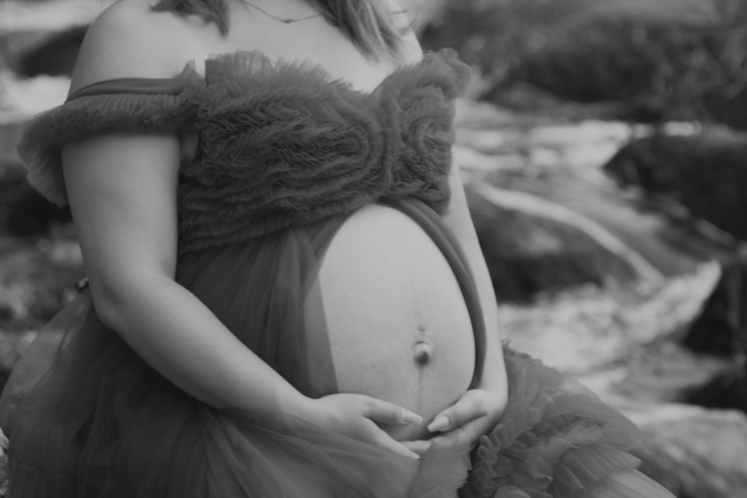 Maternity photography in Green Bay & Door County. Capture natural, warm, and authentic pregnancy portraits with personalized outdoor