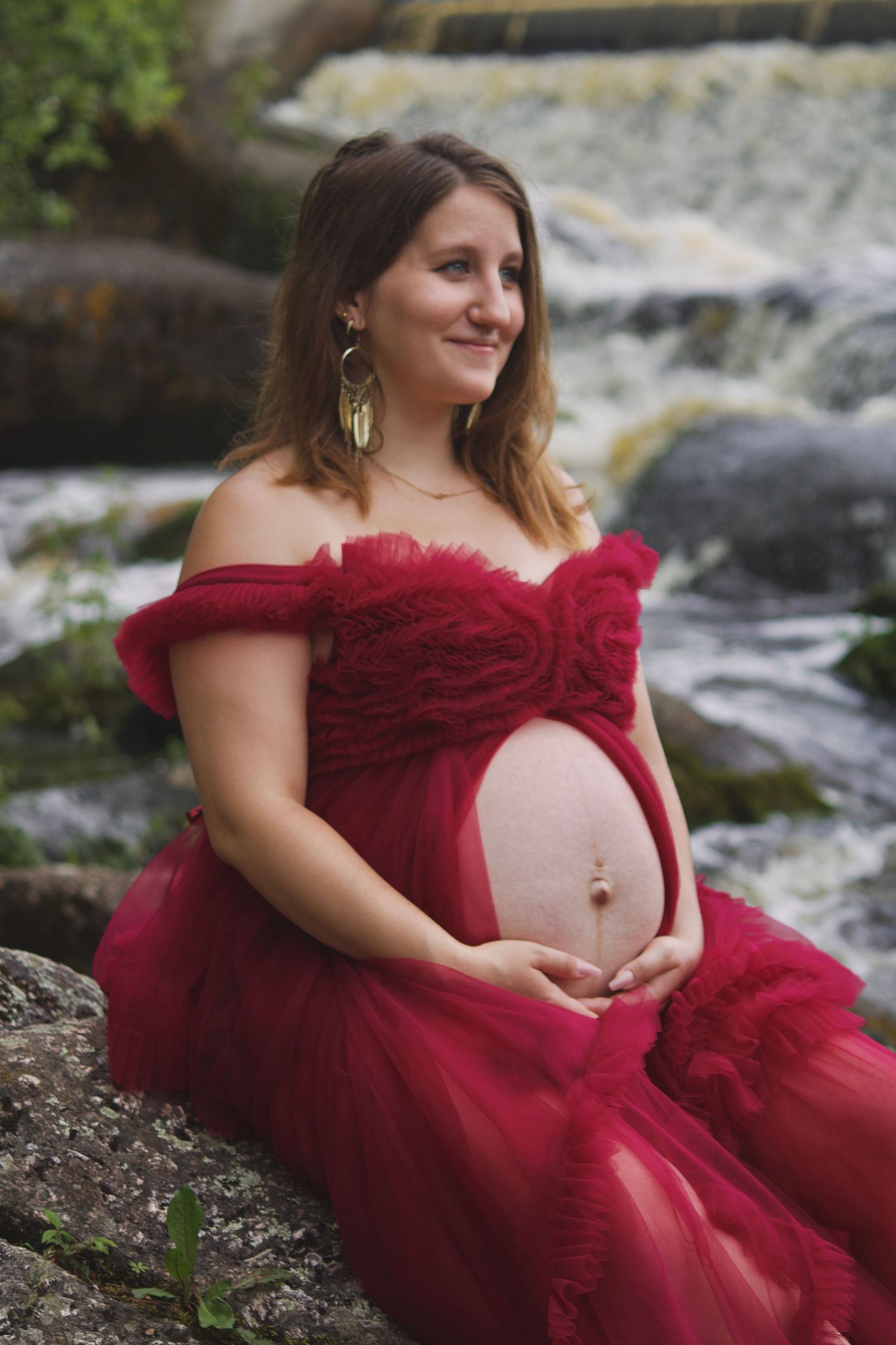 Maternity photography in Green Bay & Door County. Capture natural, warm, and authentic pregnancy portraits with personalized outdoor