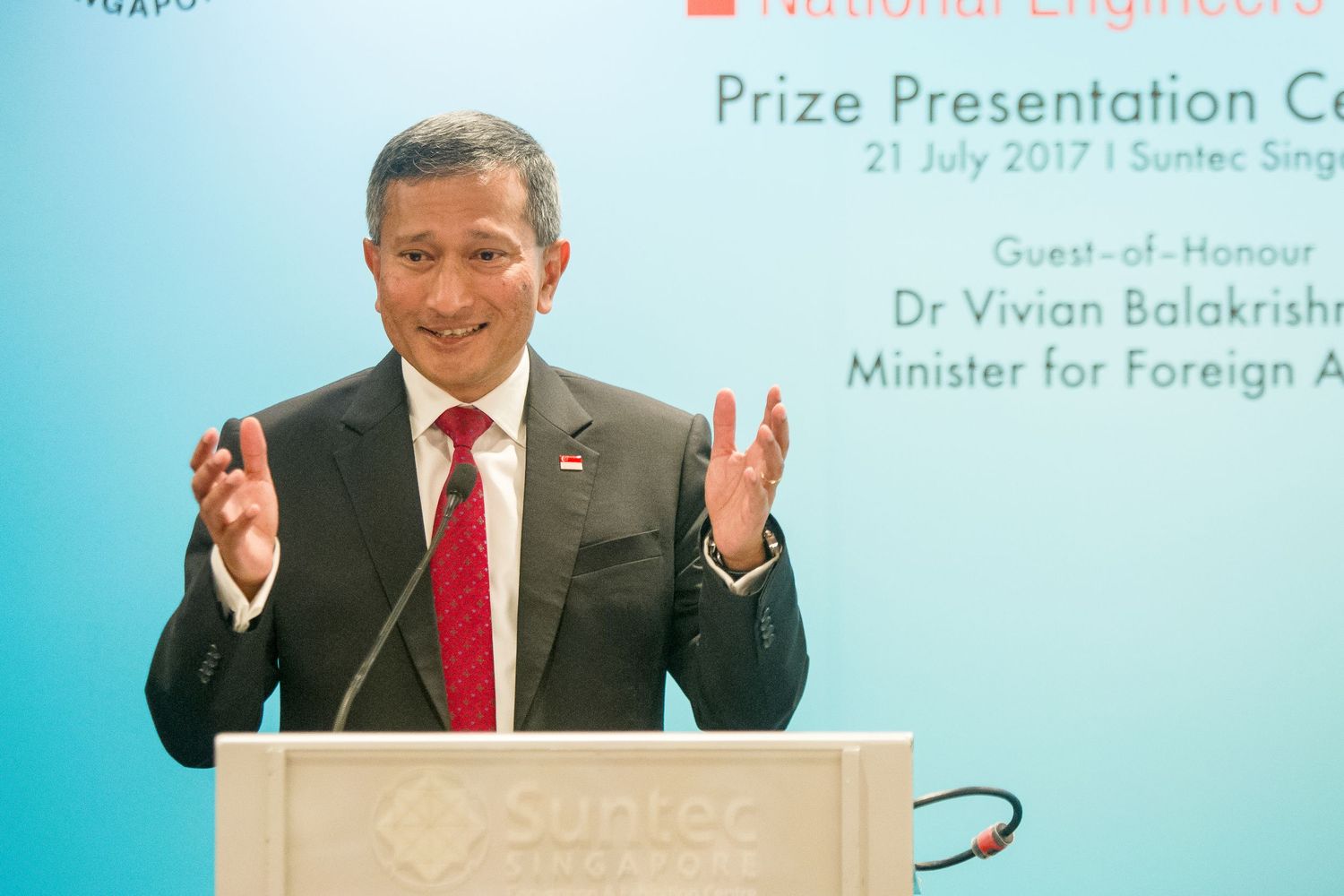 A minister delivers a speech at the National Engineers Prize Presentation Ceremony at Suntec Singapore in 2017.