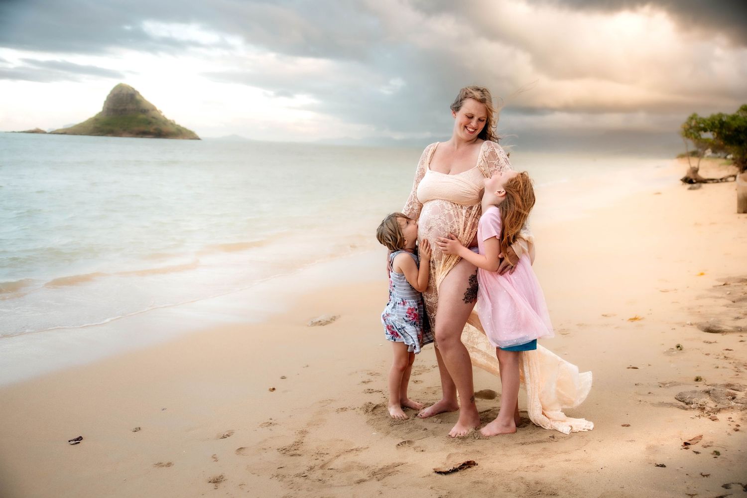 Oahu Hawaii
Family photo
Maternity session
Oahu beach photoshoot