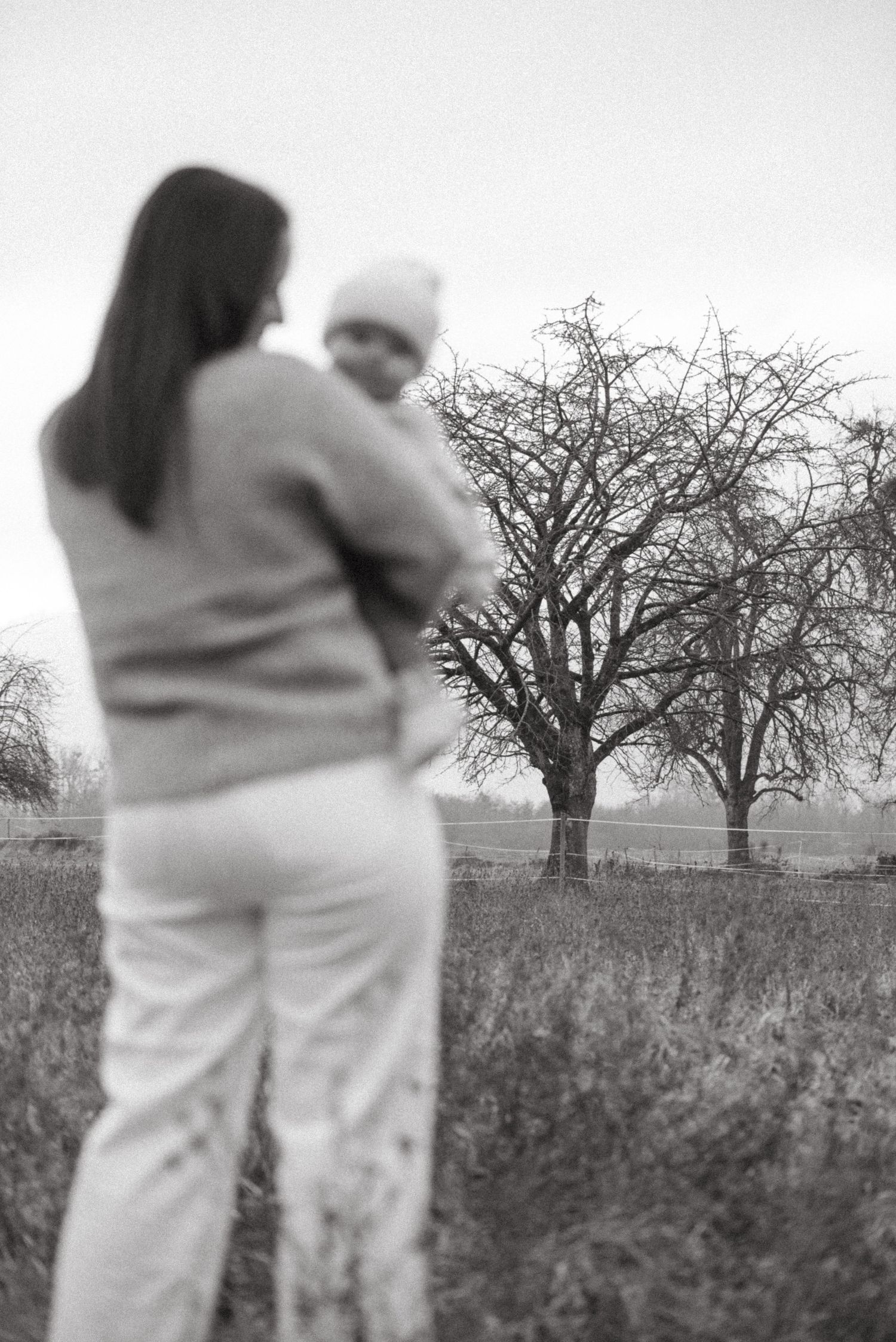 Séance photo famille naturelle à Vevey en lumière douce, portraits authentiques réalisés par Rana Moillen Photographie