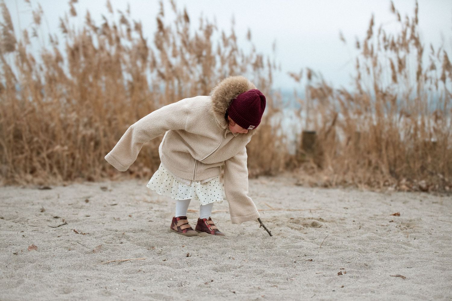 Séance photo famille naturelle à Vevey en lumière douce, portraits authentiques réalisés par Rana Moillen Photographie