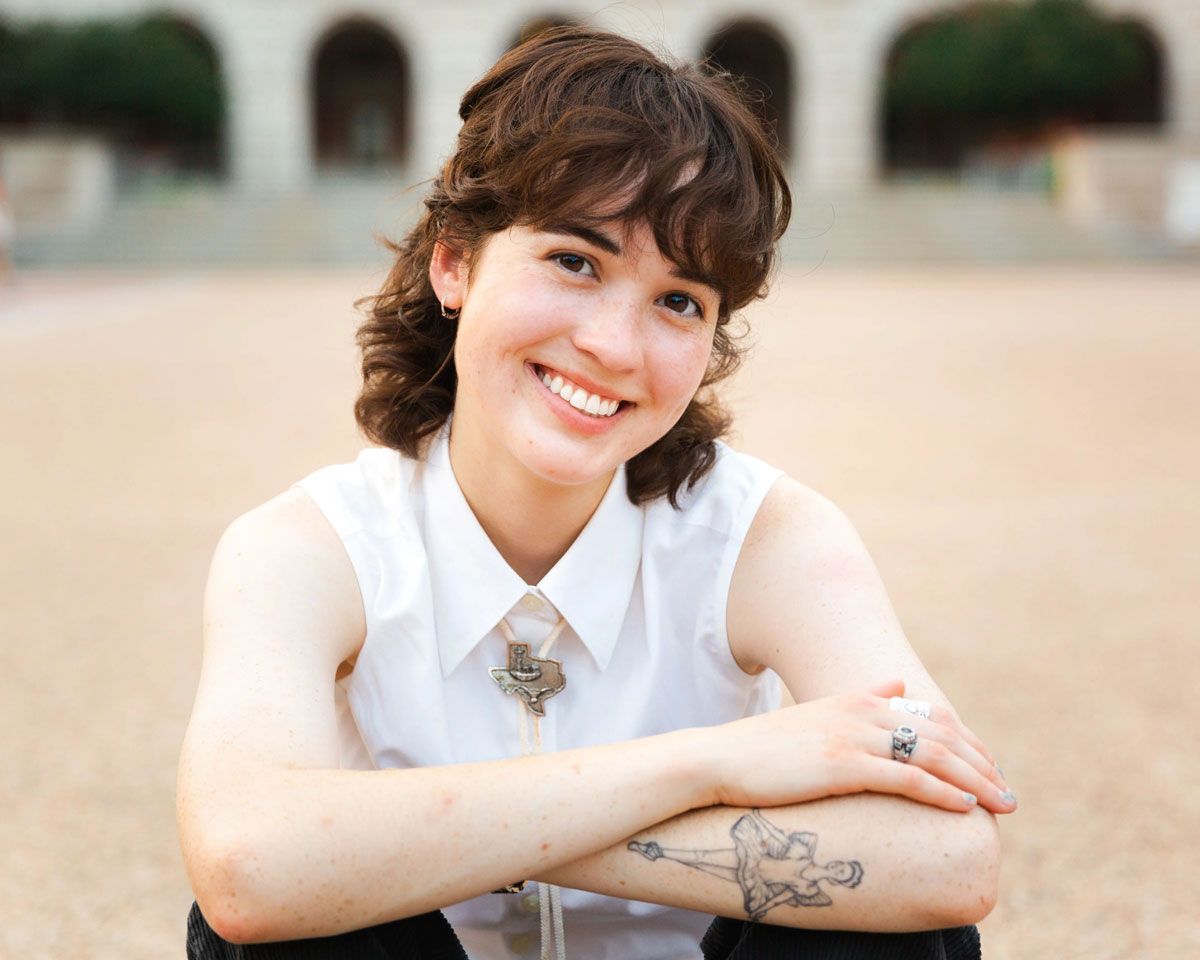 Outdoor portrait series in front of a light colored architectural backdrop.