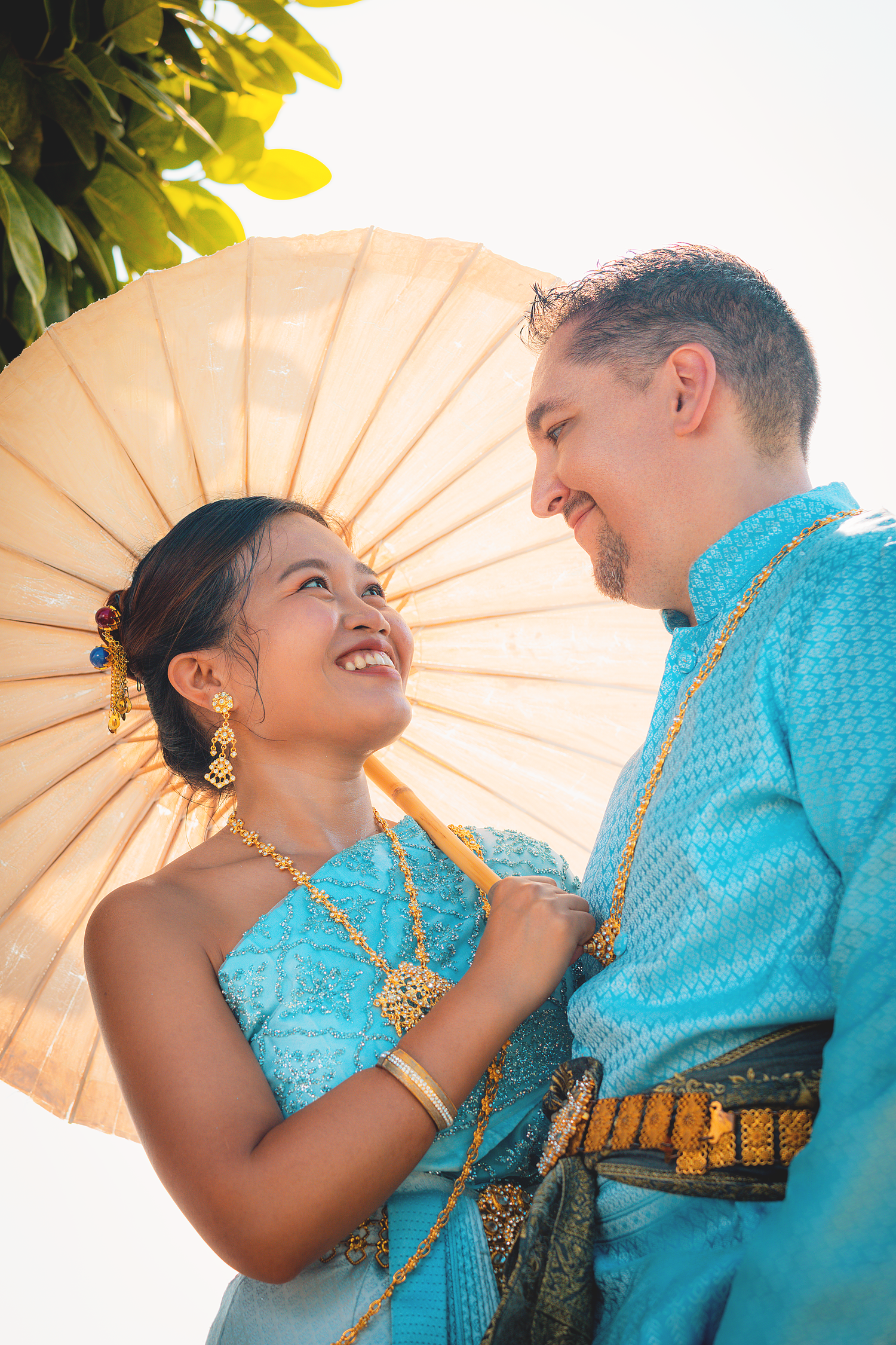 Couples photography in Bangkok featuring a romantic portrait captured during golden hour at a historic temple location.