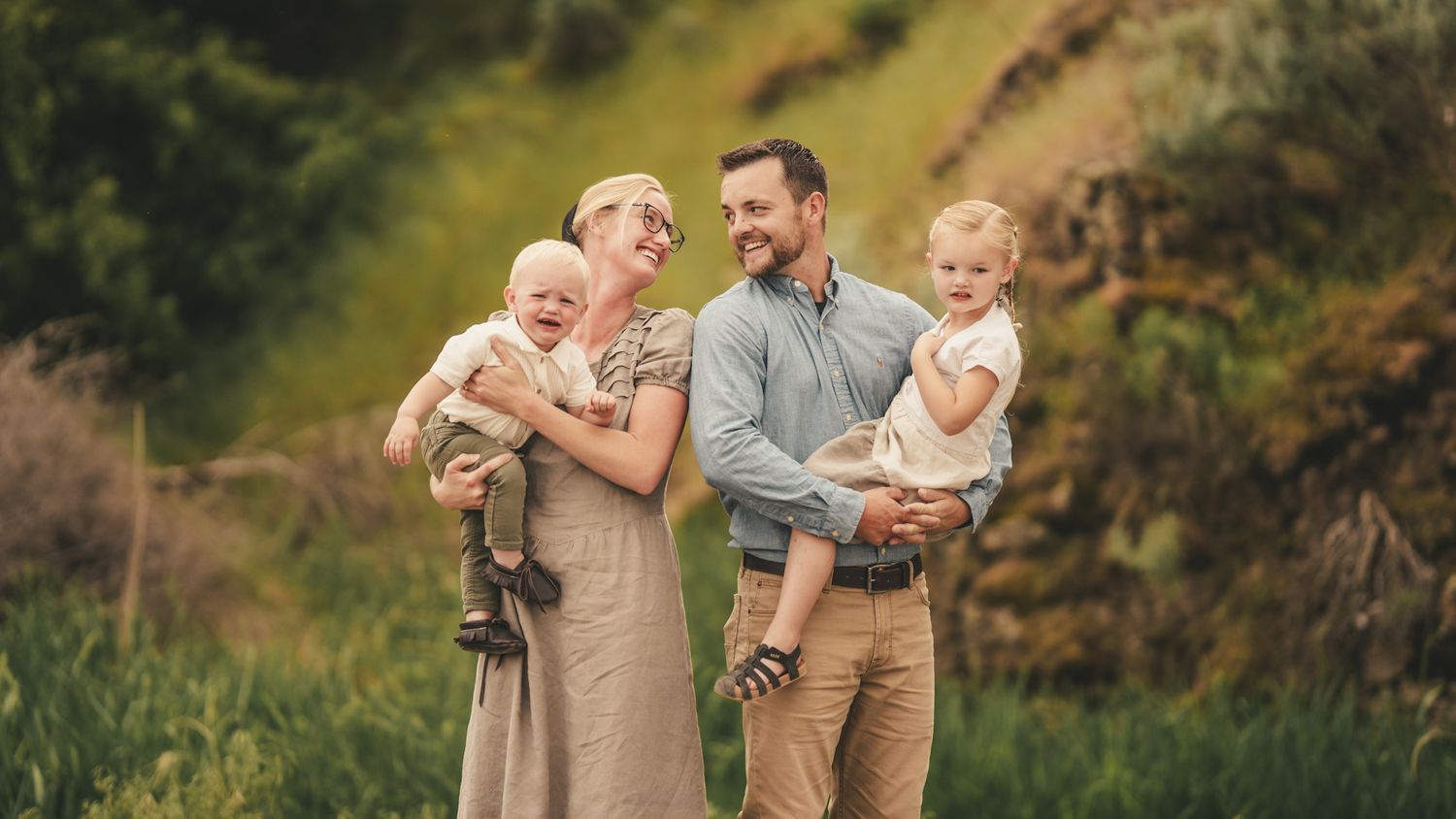 Pineroots Photography captures weddings, newborns, seniors, families & more in Ephrata, Moses Lake, Quincy, Soap Lake & George, WA.