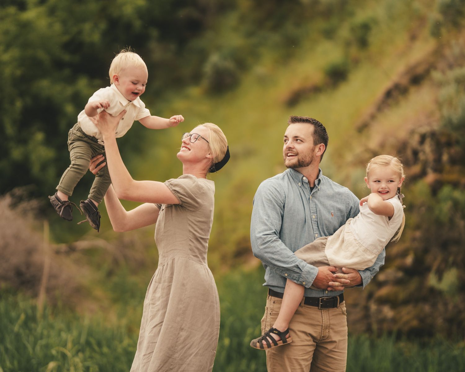 Pineroots Photography captures weddings, newborns, seniors, families & more in Ephrata, Moses Lake, Quincy, Soap Lake & George, WA.