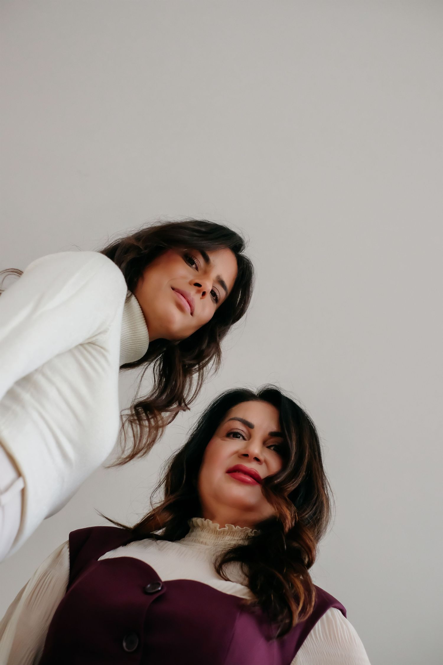 Twee vrouwen tijdens een ontspannen personal branding fotoshoot
