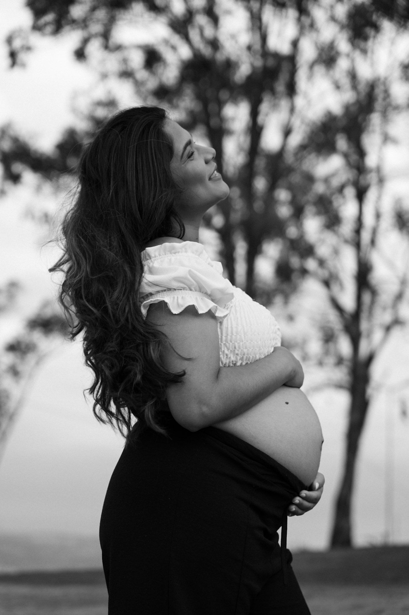 Black and white photograph of woman expecting baby
