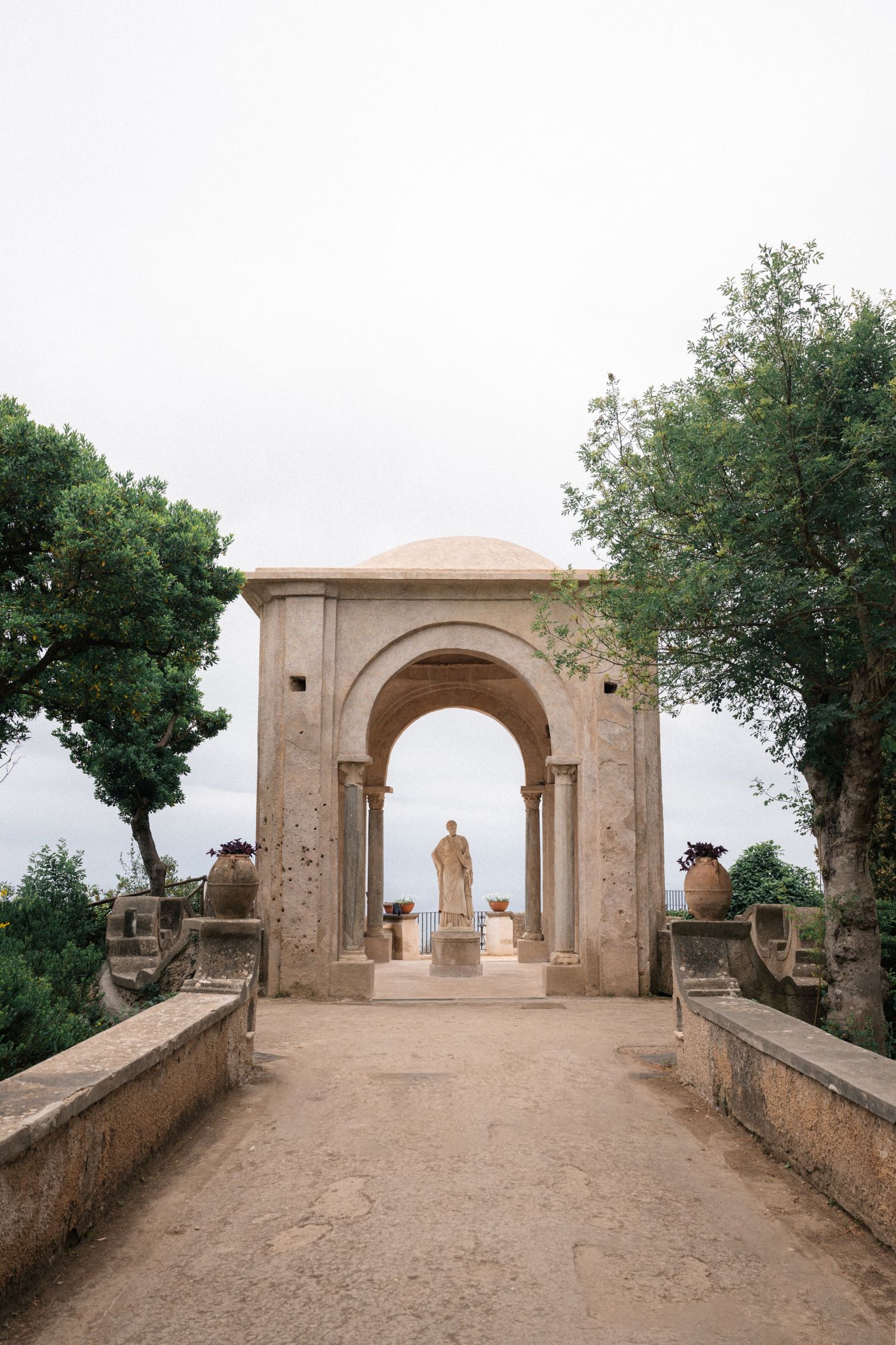 Stone archway with classical statue at Villa Cimbrone, Ravello, Amalfi Coast, Italy.