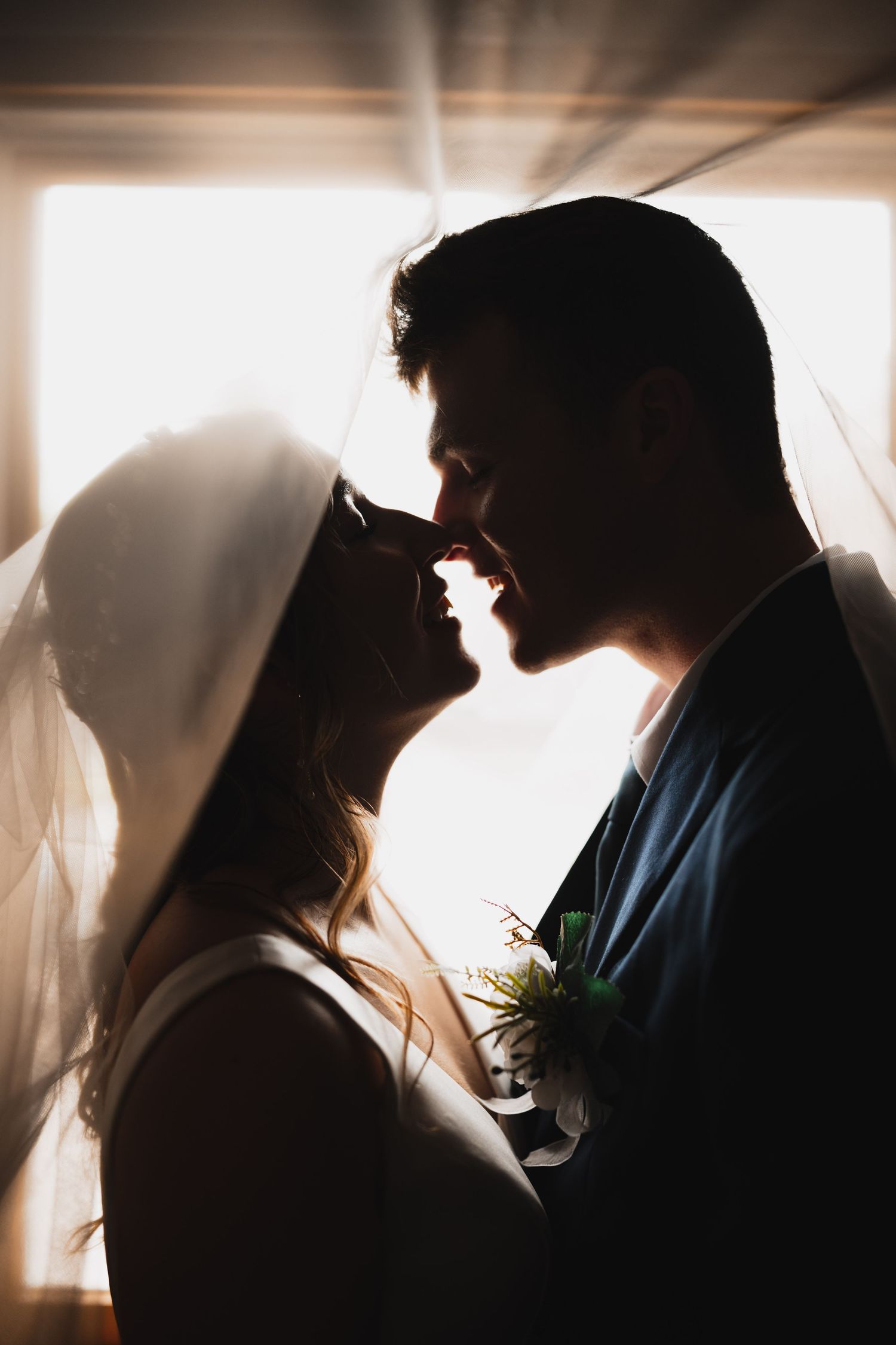 newlywed couple photo inspo