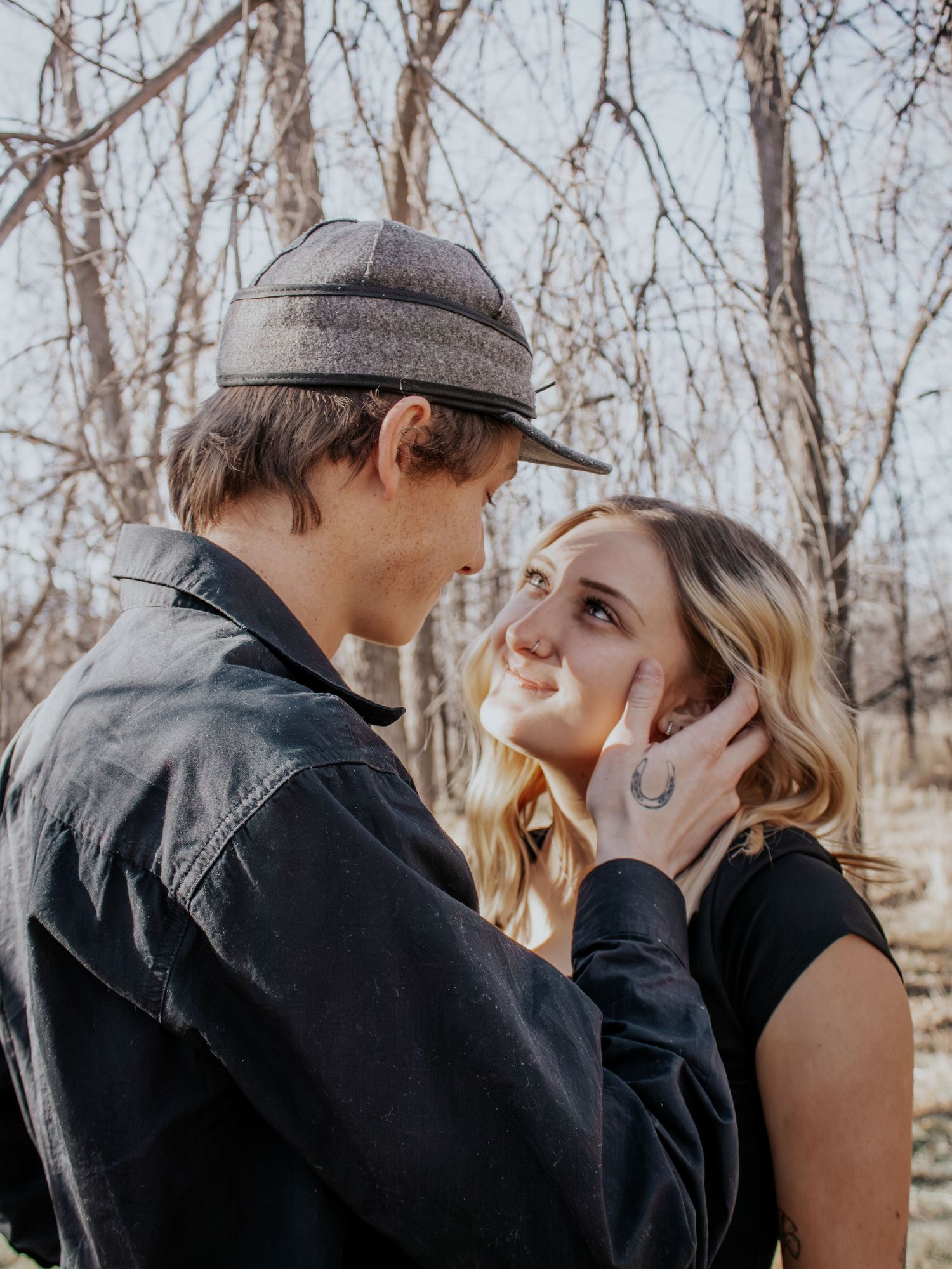 Bright natural light couple, bold colors