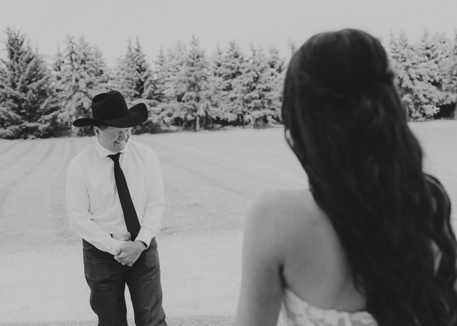 Black and white photo of a wedding couple in snowy outdoor setting.