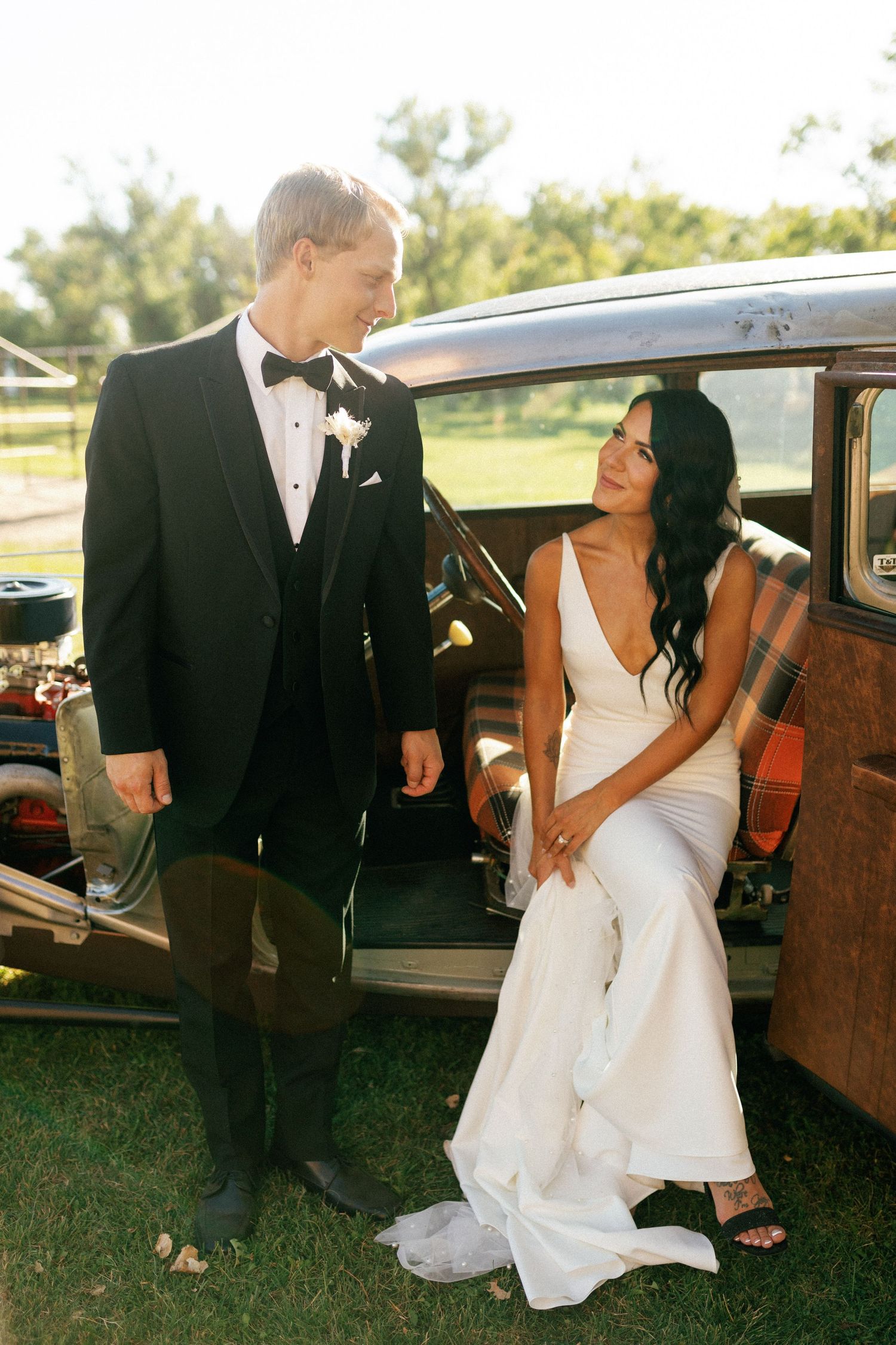Wedding photographers & videographers in Saskatoon, Saskatchewan. Timeless, cinematic wedding photo & video that captures real moments.