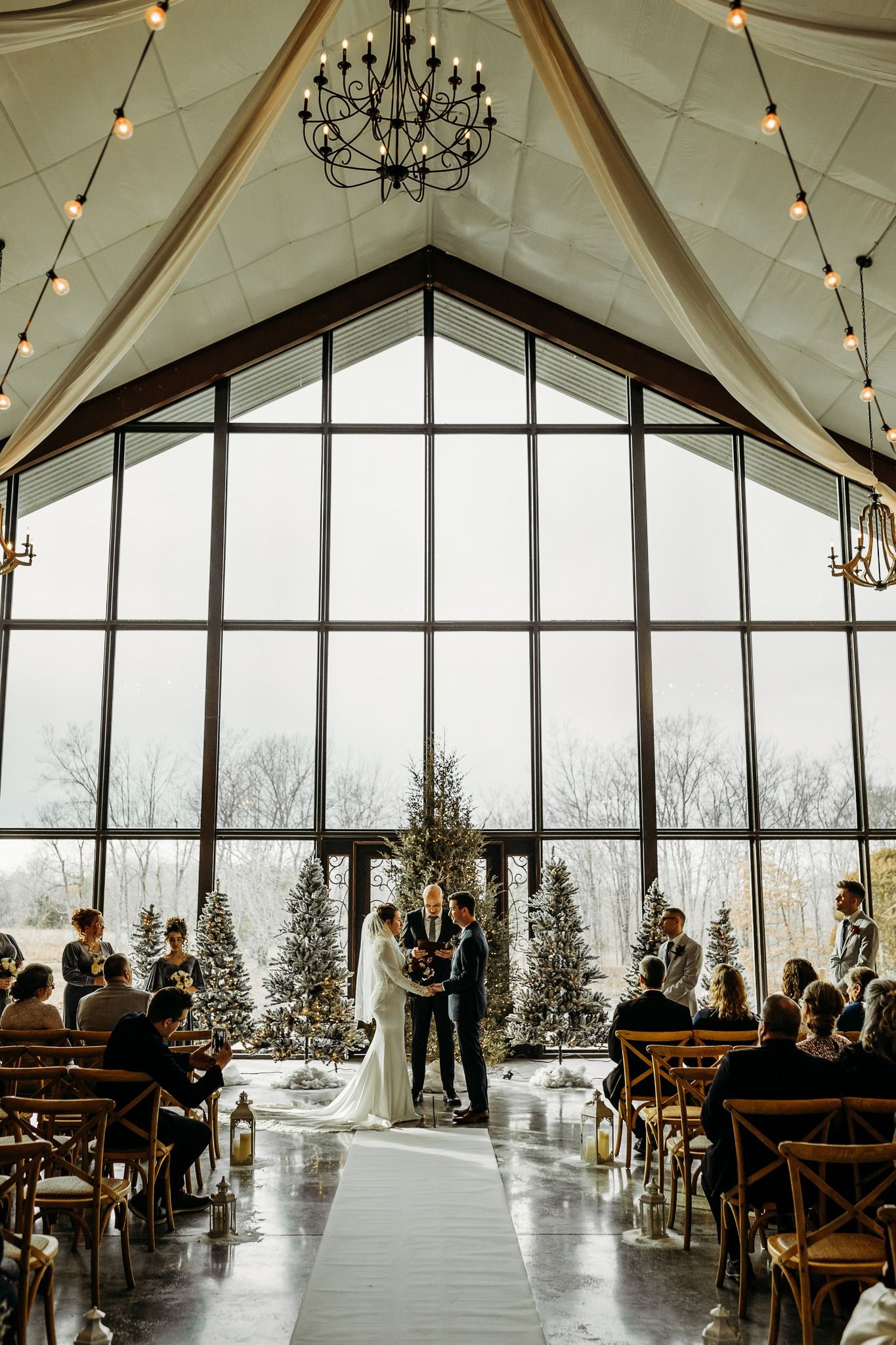 wedding photography at burdock farms in crofton Kentucky