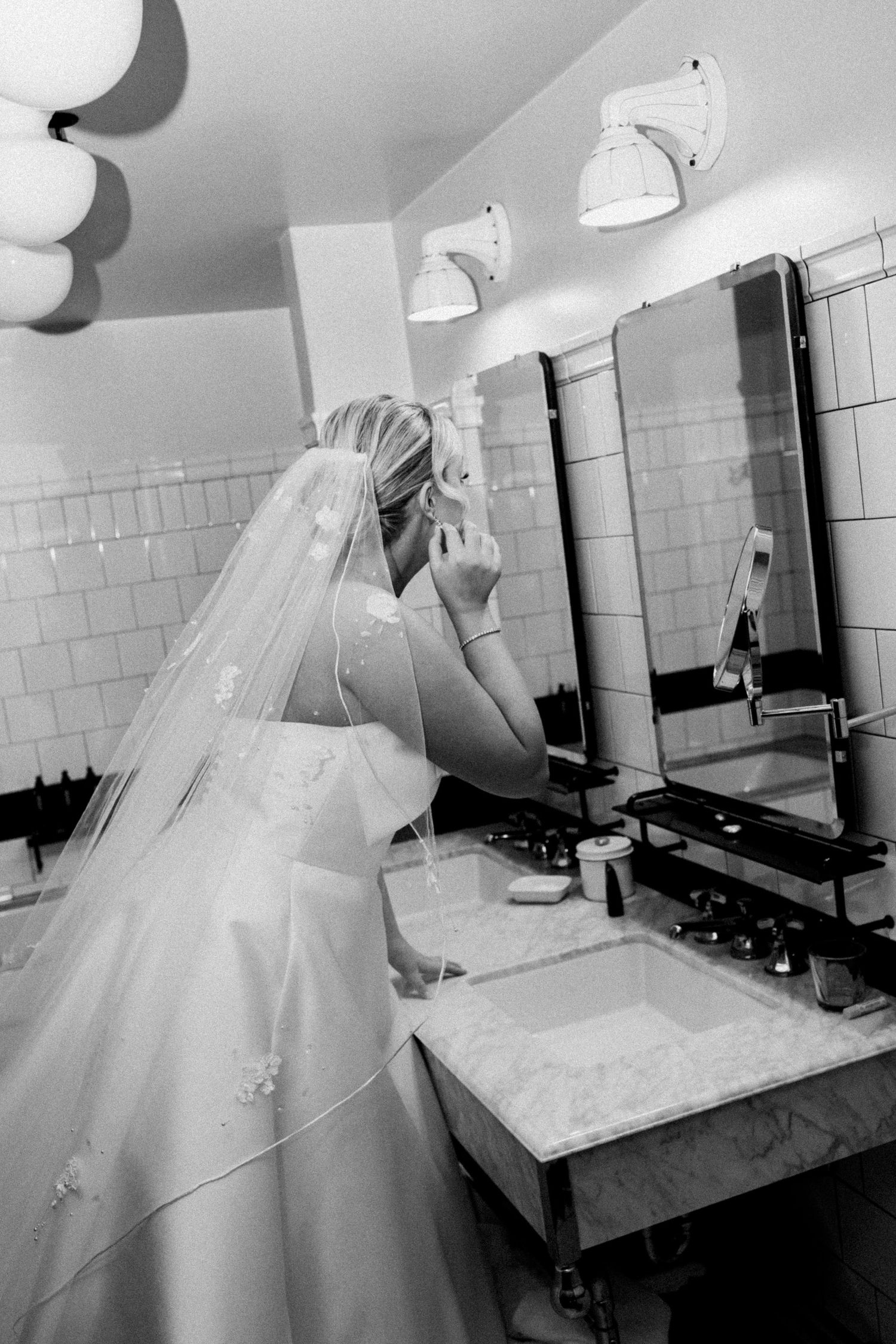 Bride finishing her preparations at Chicago Athletic Association Hotel