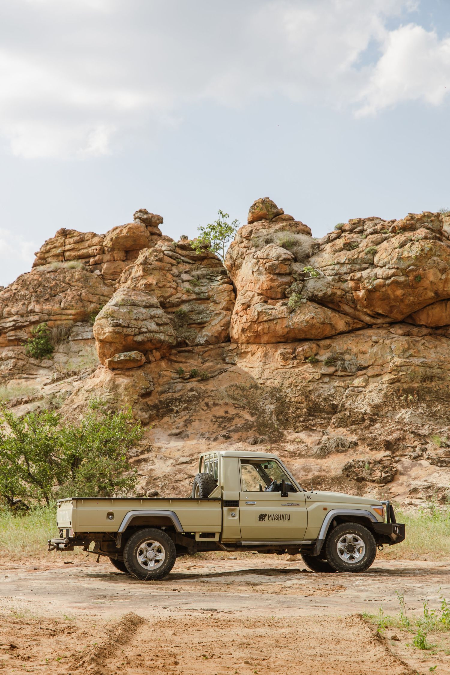 Mashatu game reserve, Tuli Safari Lodge, Botswana safari wedding by Safari wedding photographer wildflower photography