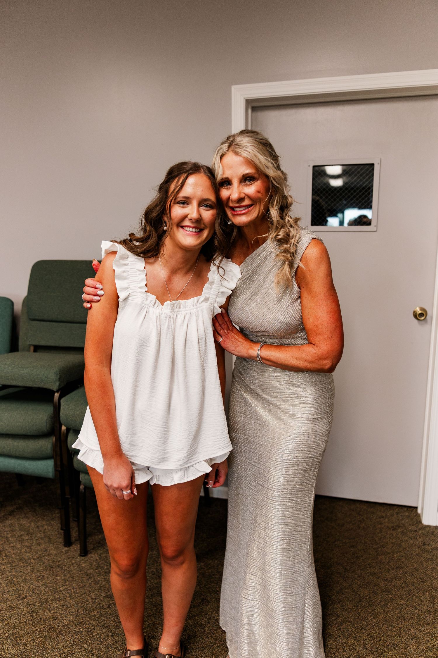 upper peninsula of michigan Escanaba wedding photographer