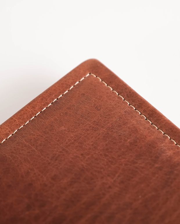 genuine_leather_layflat_oxblood_detail