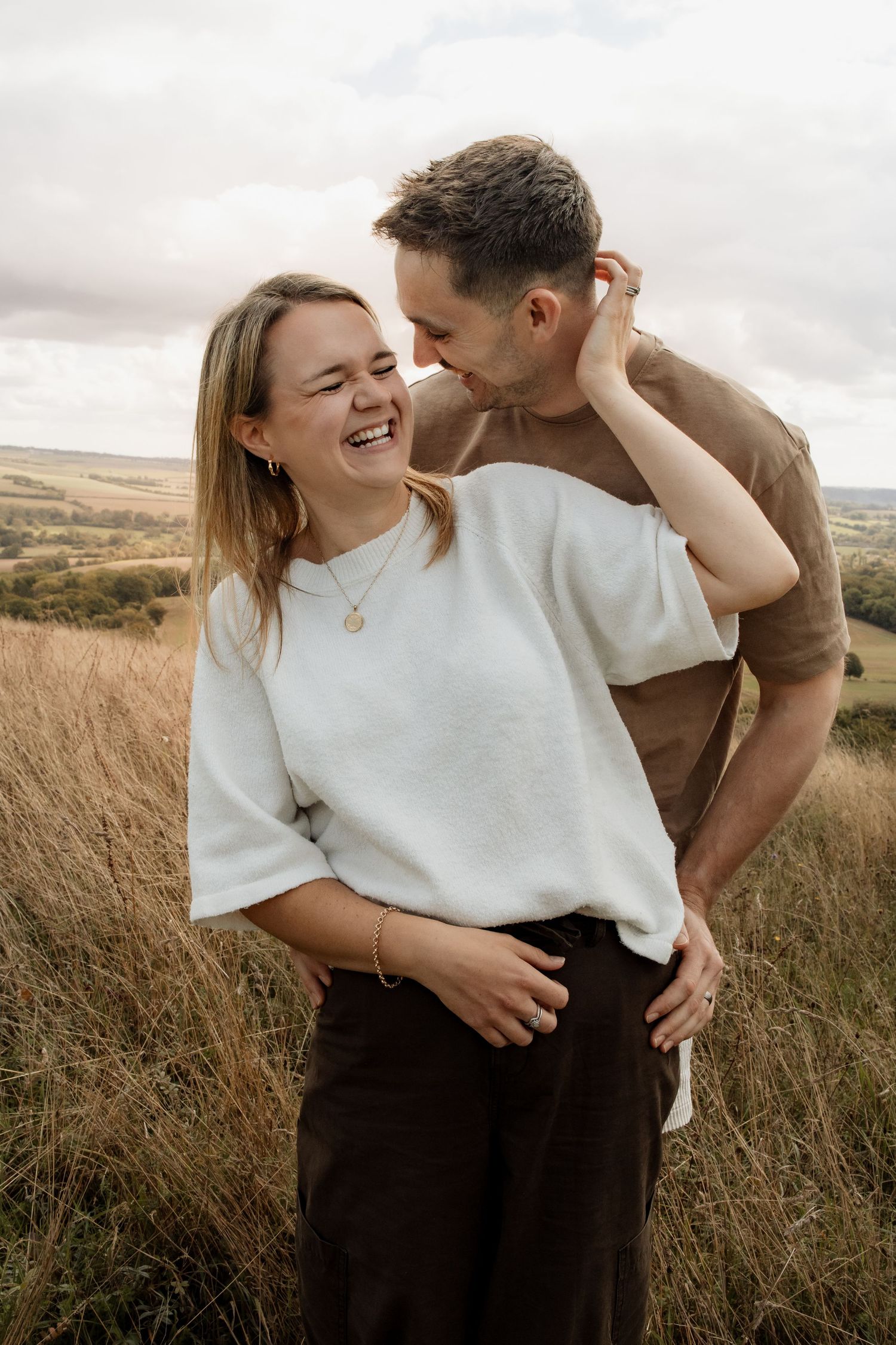 Mum and dad share a romantic moment during a family photoshoot in Winchester