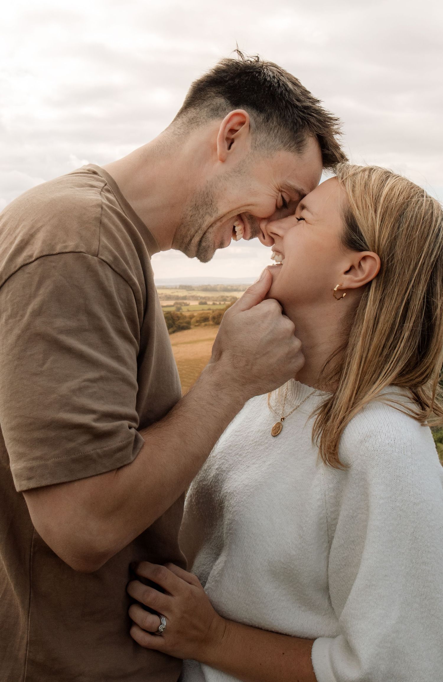 Mum and dad share a romantic moment during a family photoshoot in Winchester
