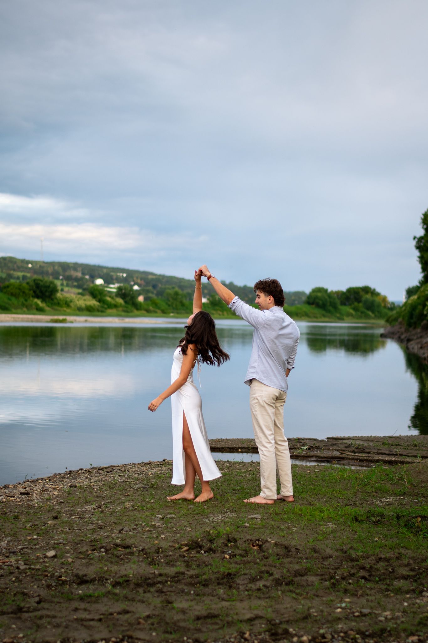 séance photo en beauce, séance photo de couple sur une plage privé en beauce, saint-joseph-de-beauce, amour, couple, émotion authentique
