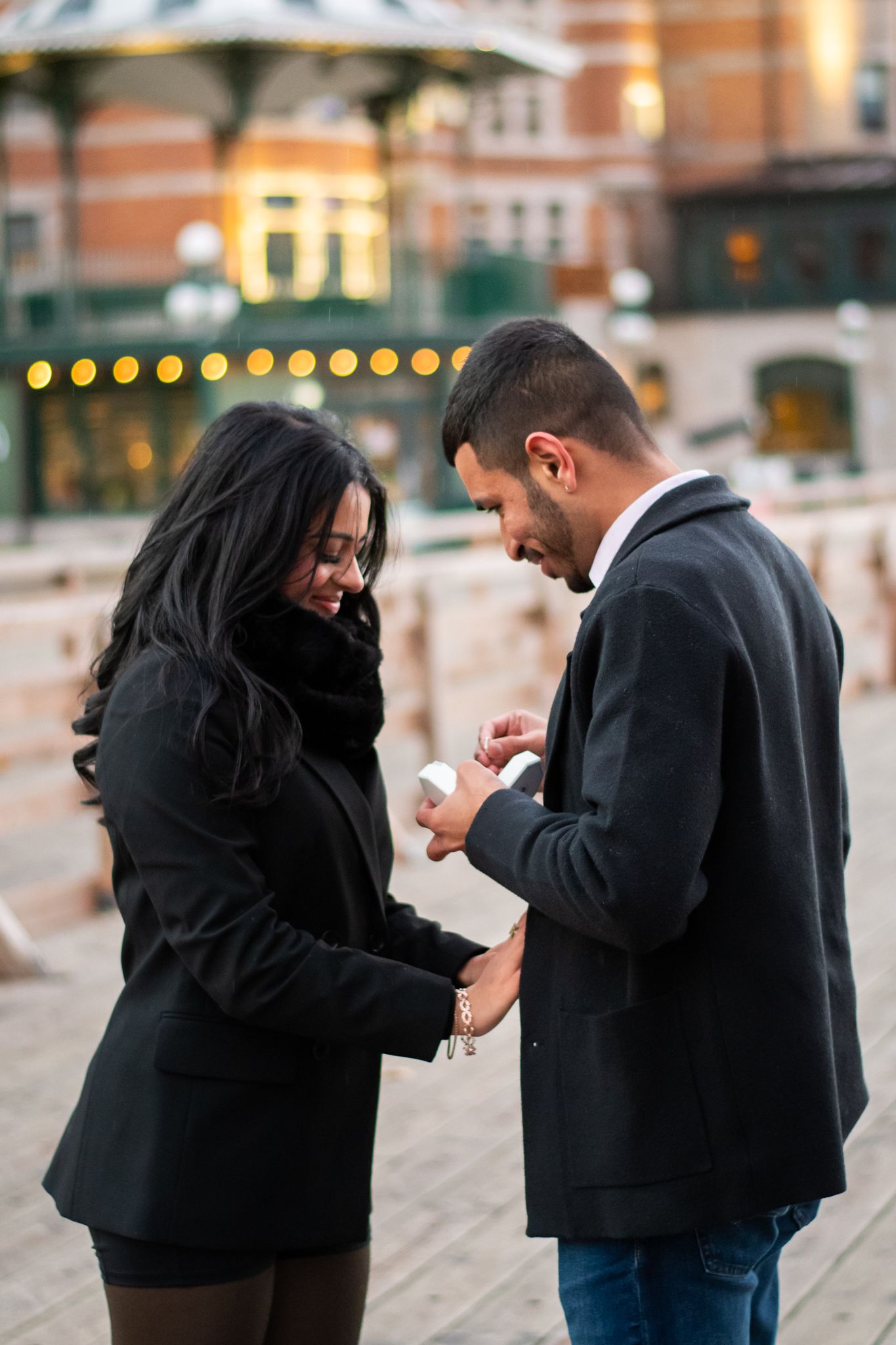 A couple photoshoot at Château Frontenac in Old Québec is perfect for capturing romantic and timeless moments. Quebec city