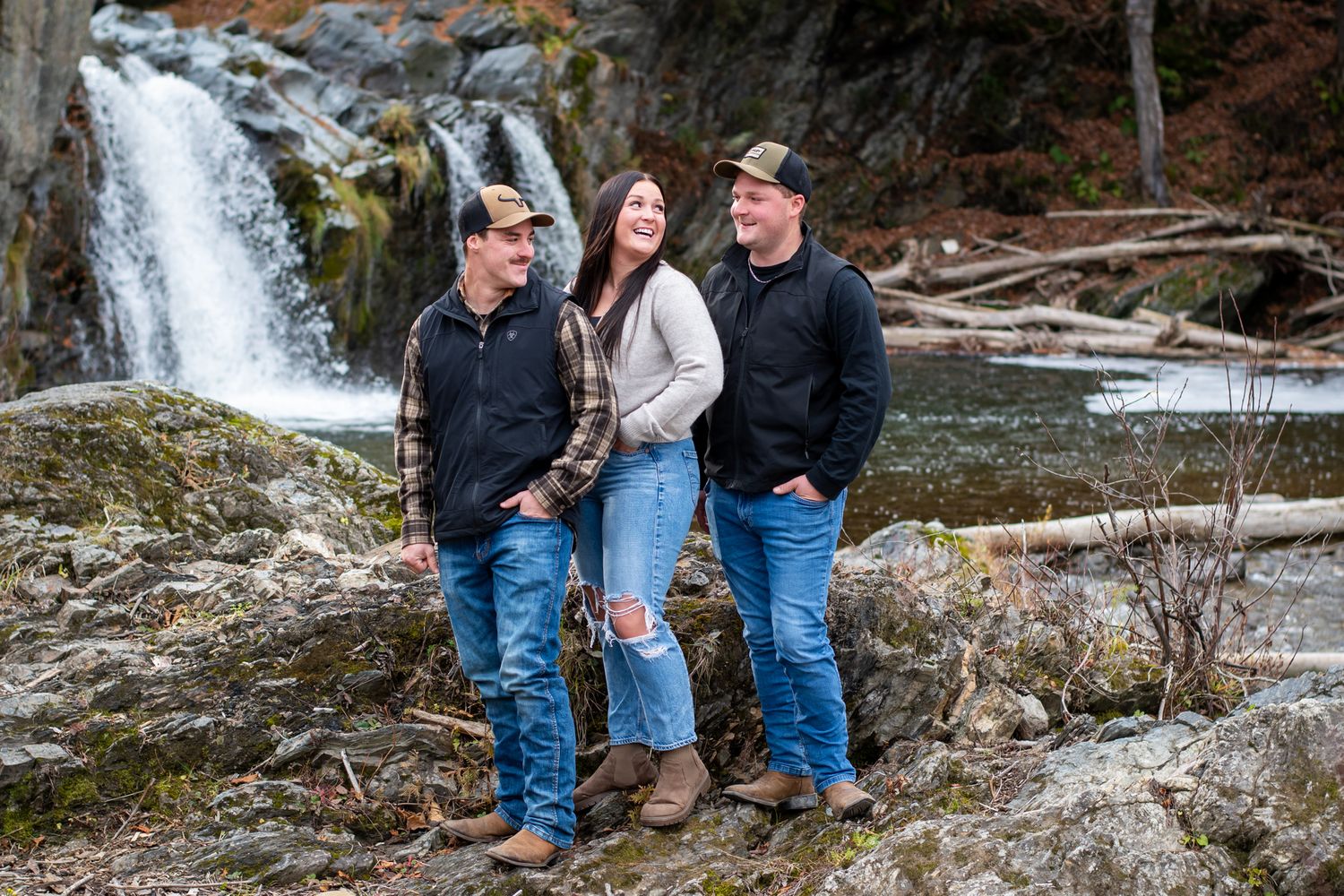 séance photo de famille au site du moulin des fermes en Beauce, photographe professionnelle en Beauce et alentours.