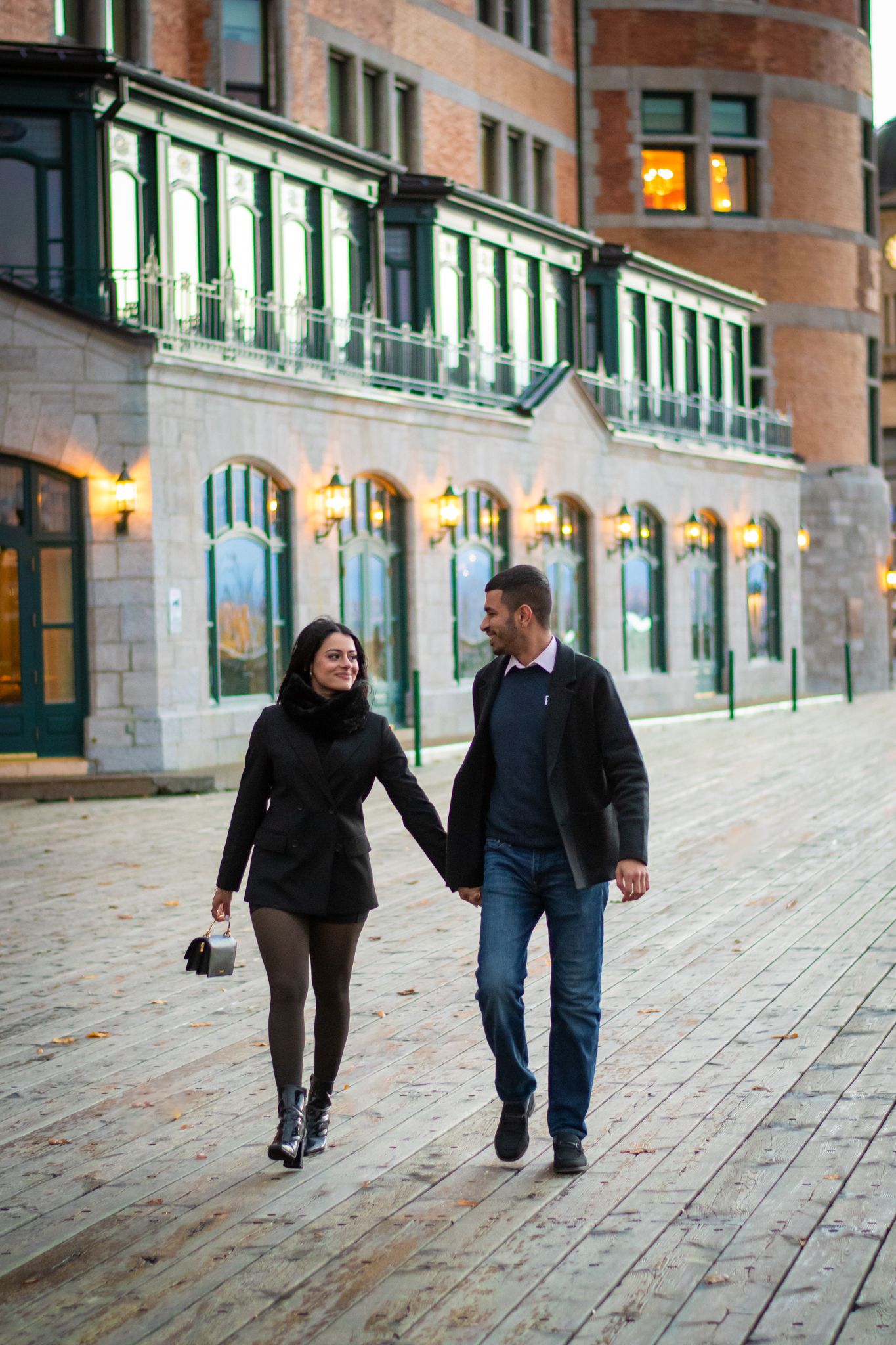 quebec city photoshoot, couple in front of Chateau Frontenac, love, couple, quebec city