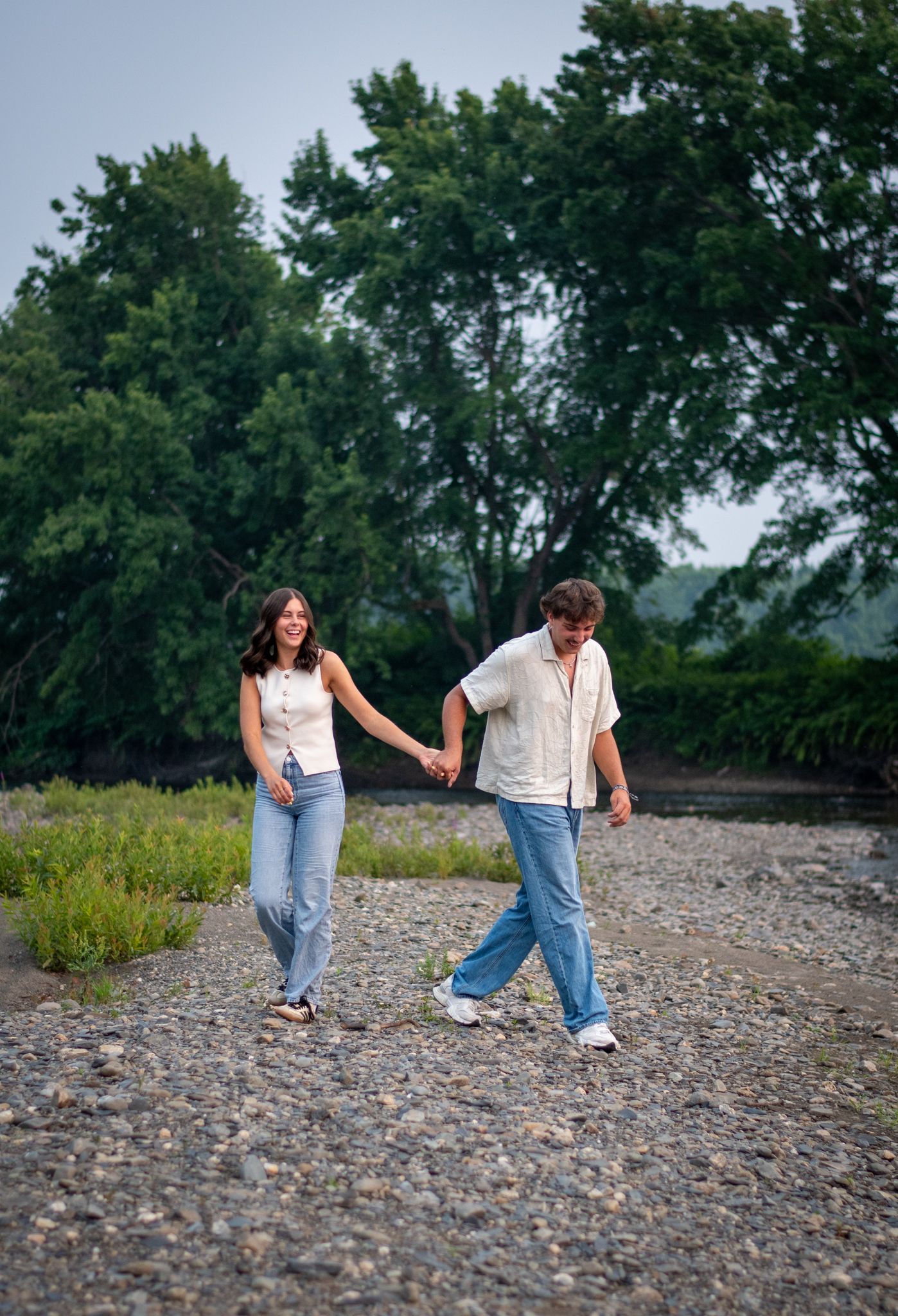 séance photo authentique de couple qui reflète l'amour en Beauce, photographe à Beauceville, jeune photographe en Beauce
