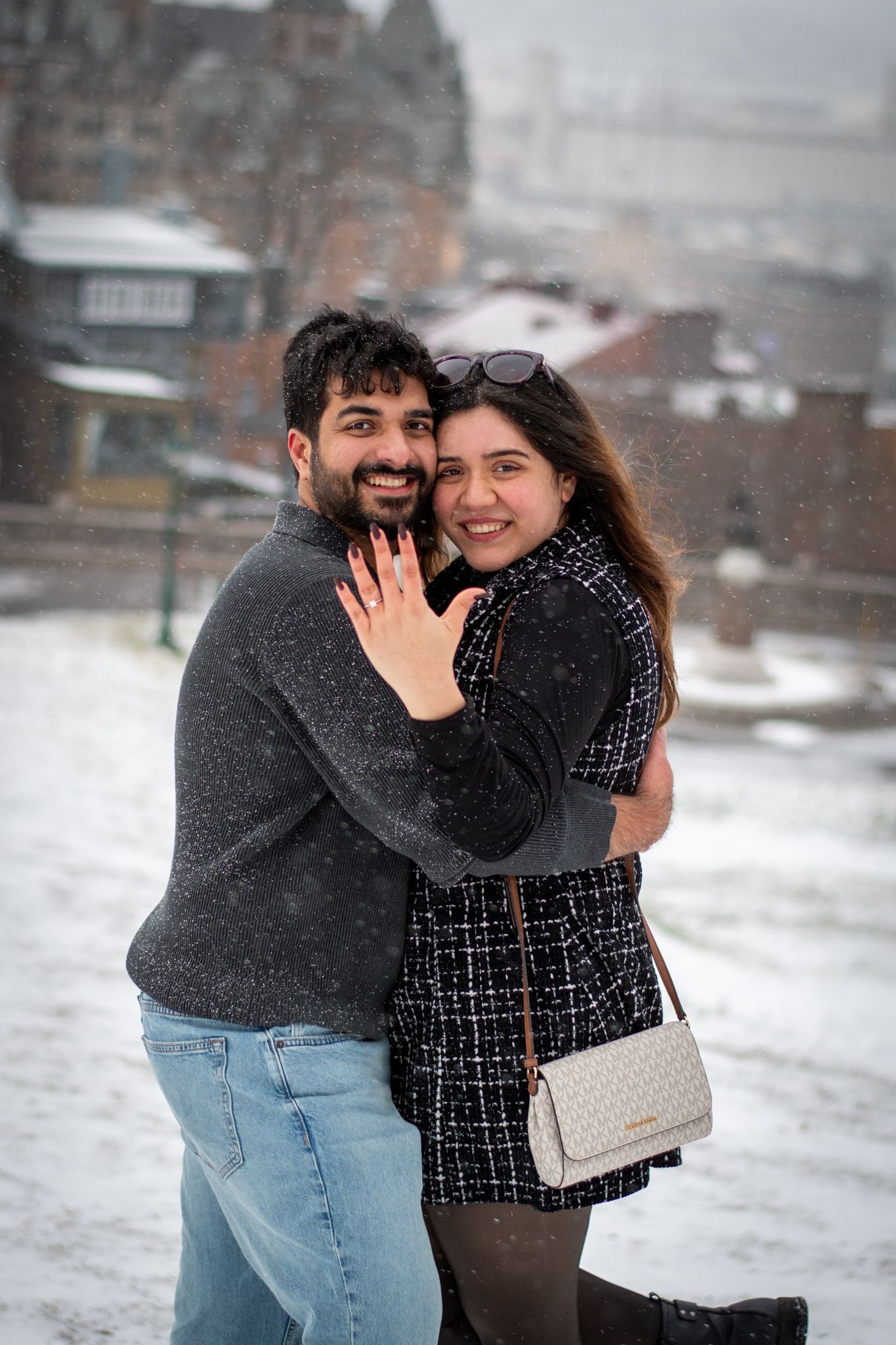 photographer in Pierre-Dugua-de-Mons Terrace, shooting photo in Old Quebec, couple proposale in Quebec city
