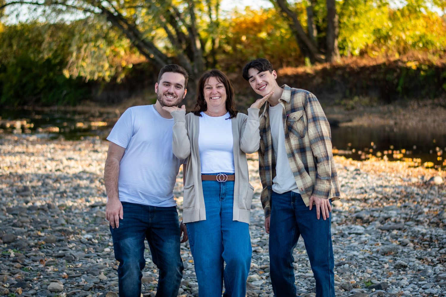 Séance photo famille en Beauce dans un décor naturel et lumineux. Des souvenirs authentiques et intemporels pour toute la famille.