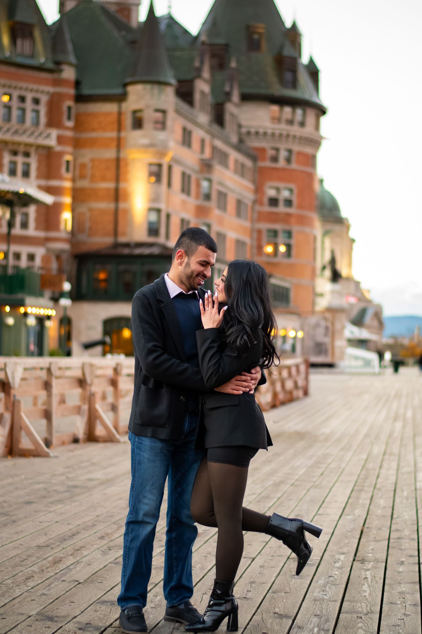 couple, love in front of chateau frontenac