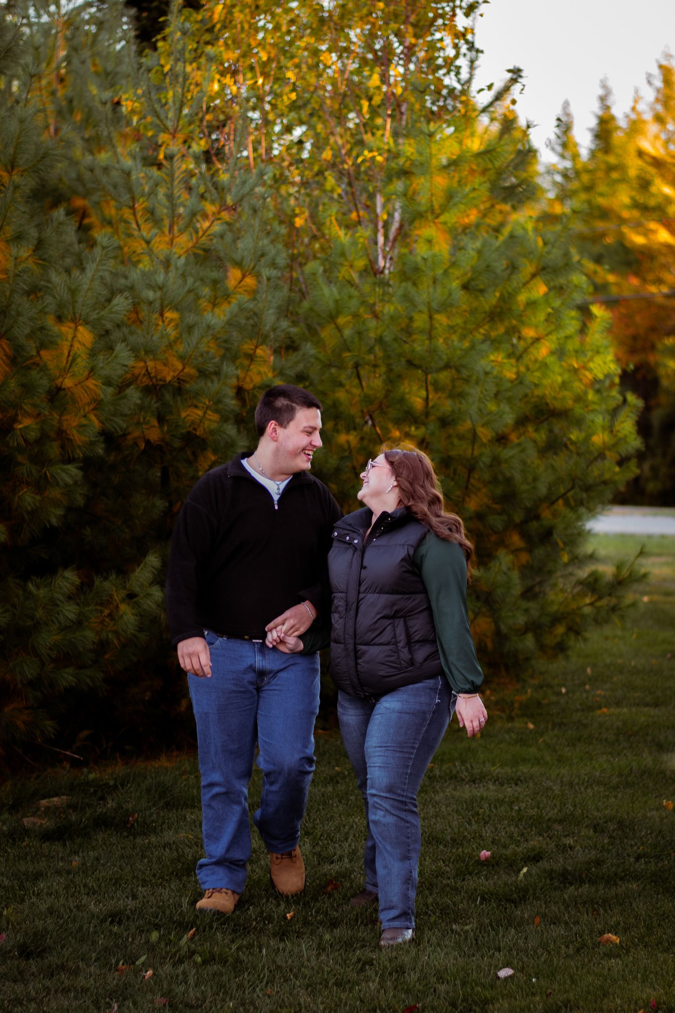 séance photo à l'automne de couple, photographe professionnelle en Beauce, couple en Beauce, Thetford Mines