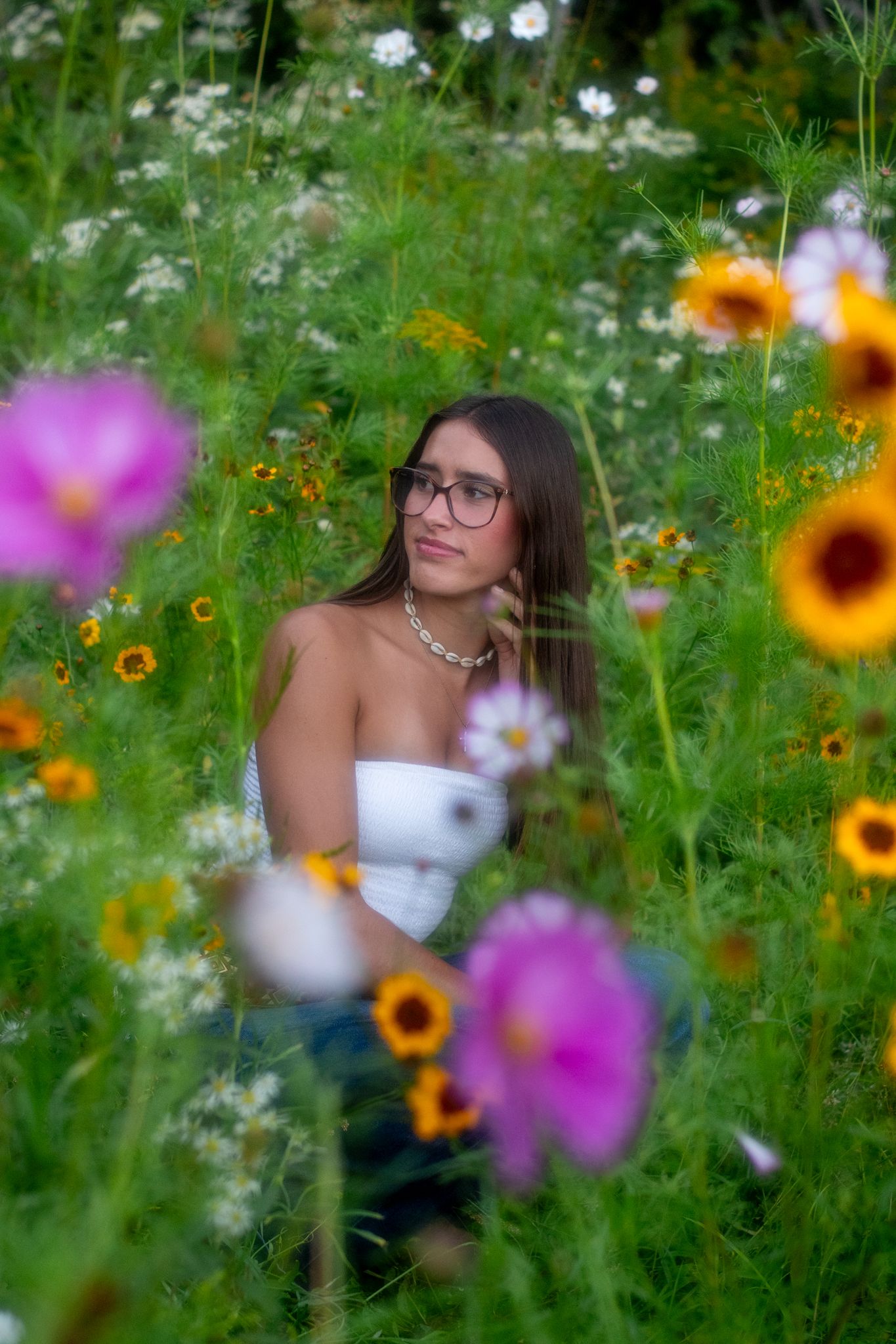 champs de fleurs à Saint-Joseph-de-Beauce femme, séance photo portrait d'une fille en Beauce