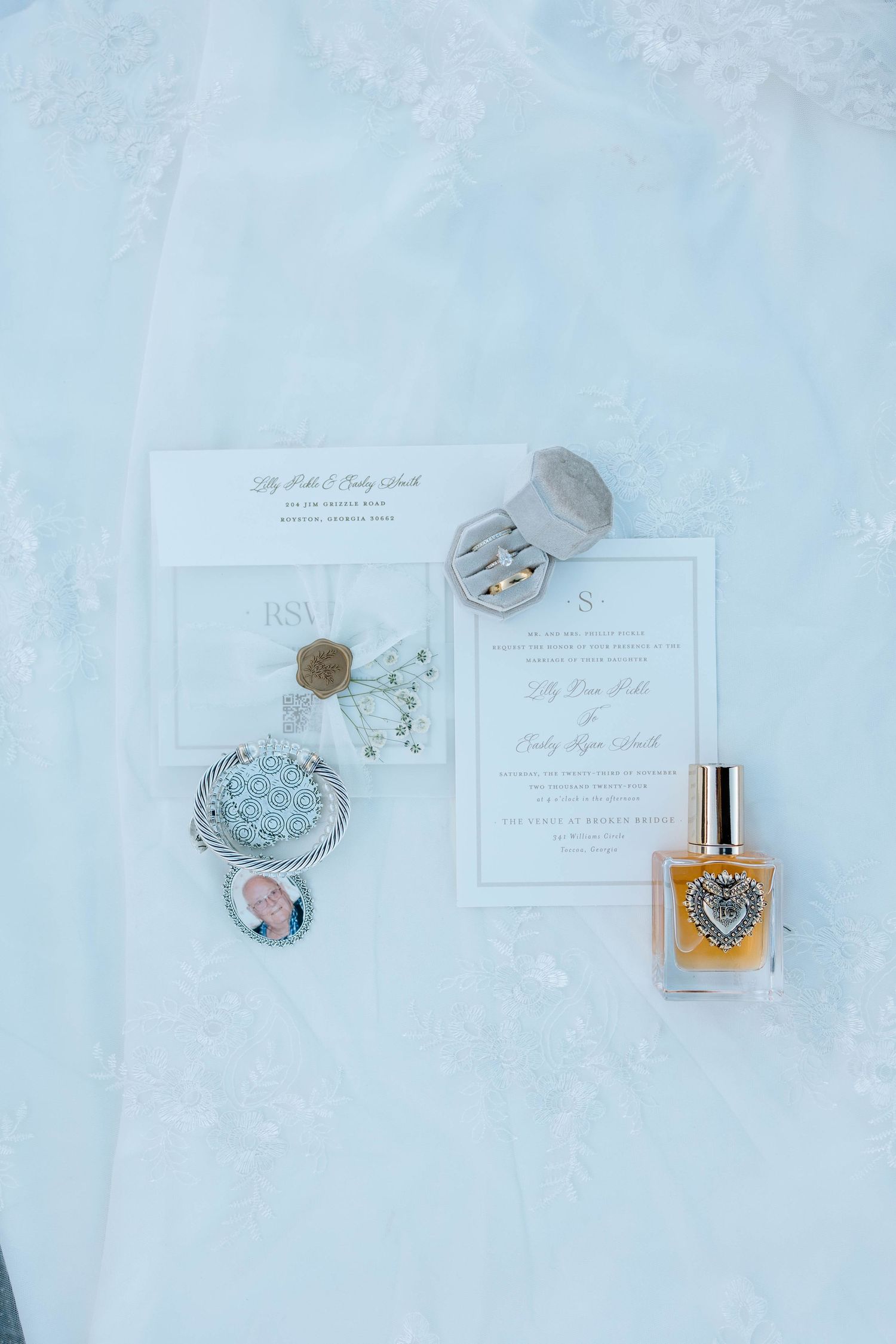 Kenzie Brooke Photography offers expert photography services, specializing in portraits, events, and special moments.